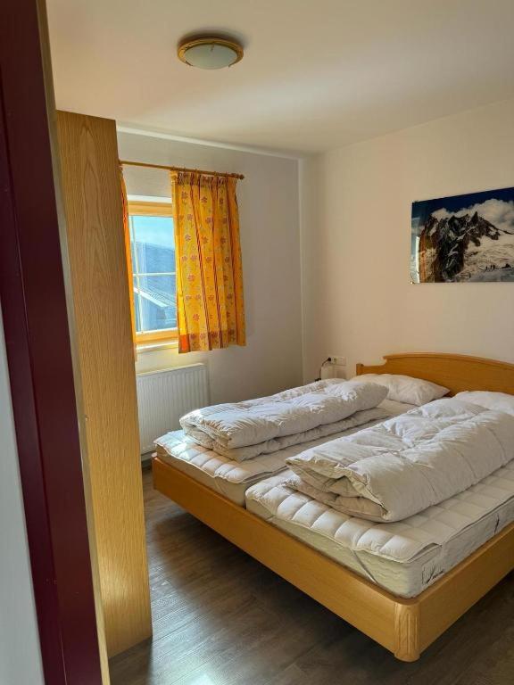 Two-Bedroom Apartment with Mountain View photo 1