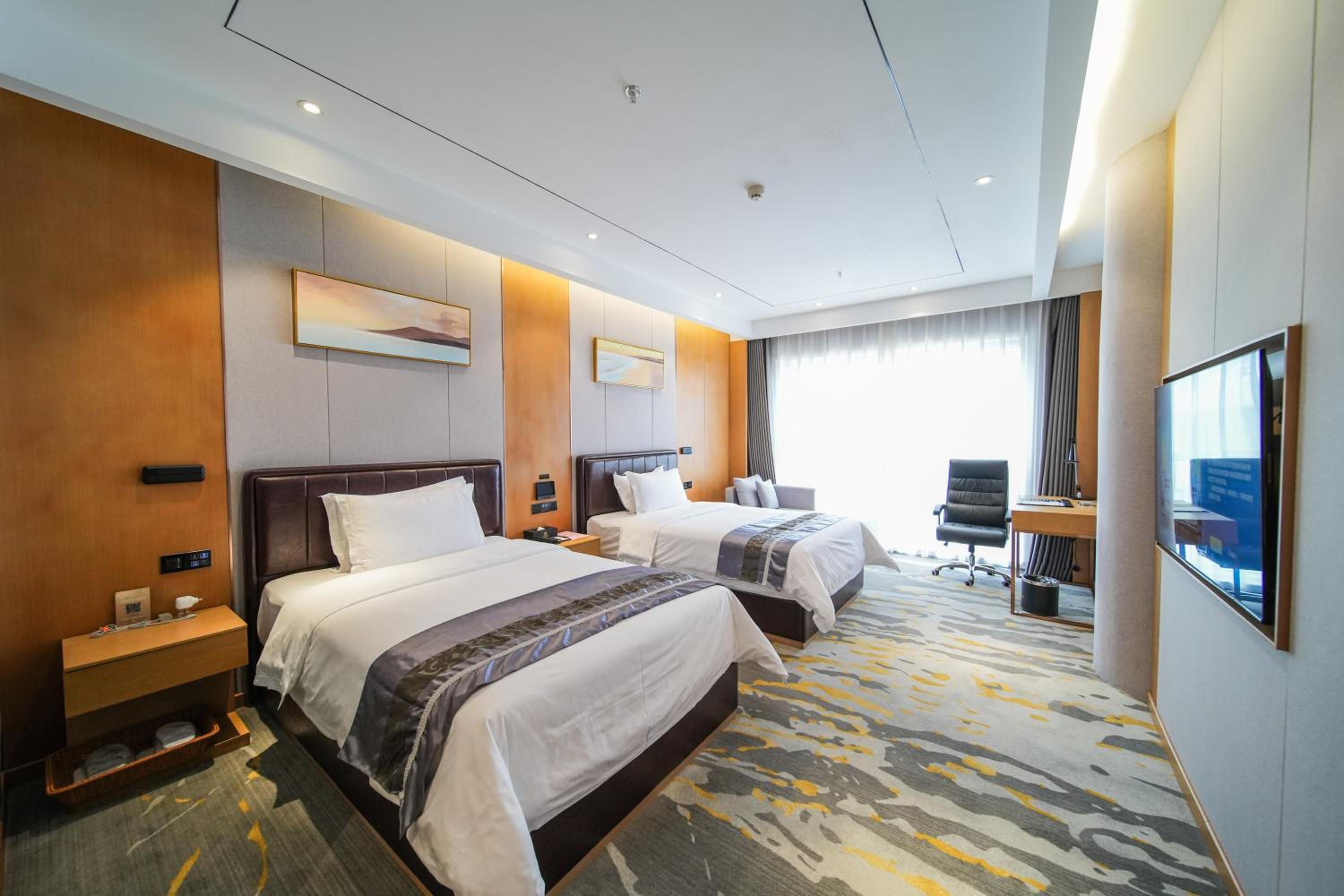 Deluxe Double Room (2 Adults + 1 Child) photo 3