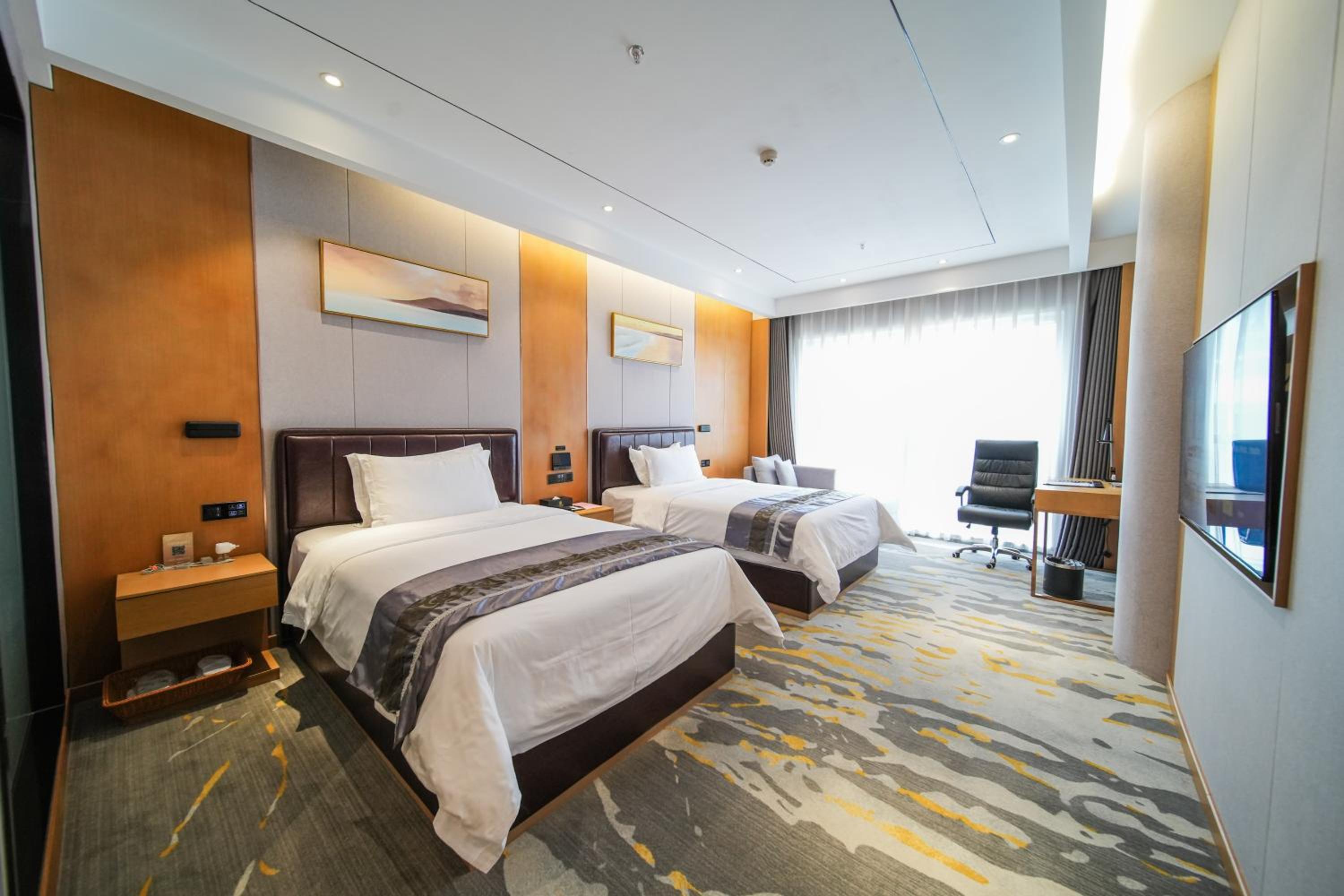 Deluxe Double Room (2 Adults + 1 Child) photo 1