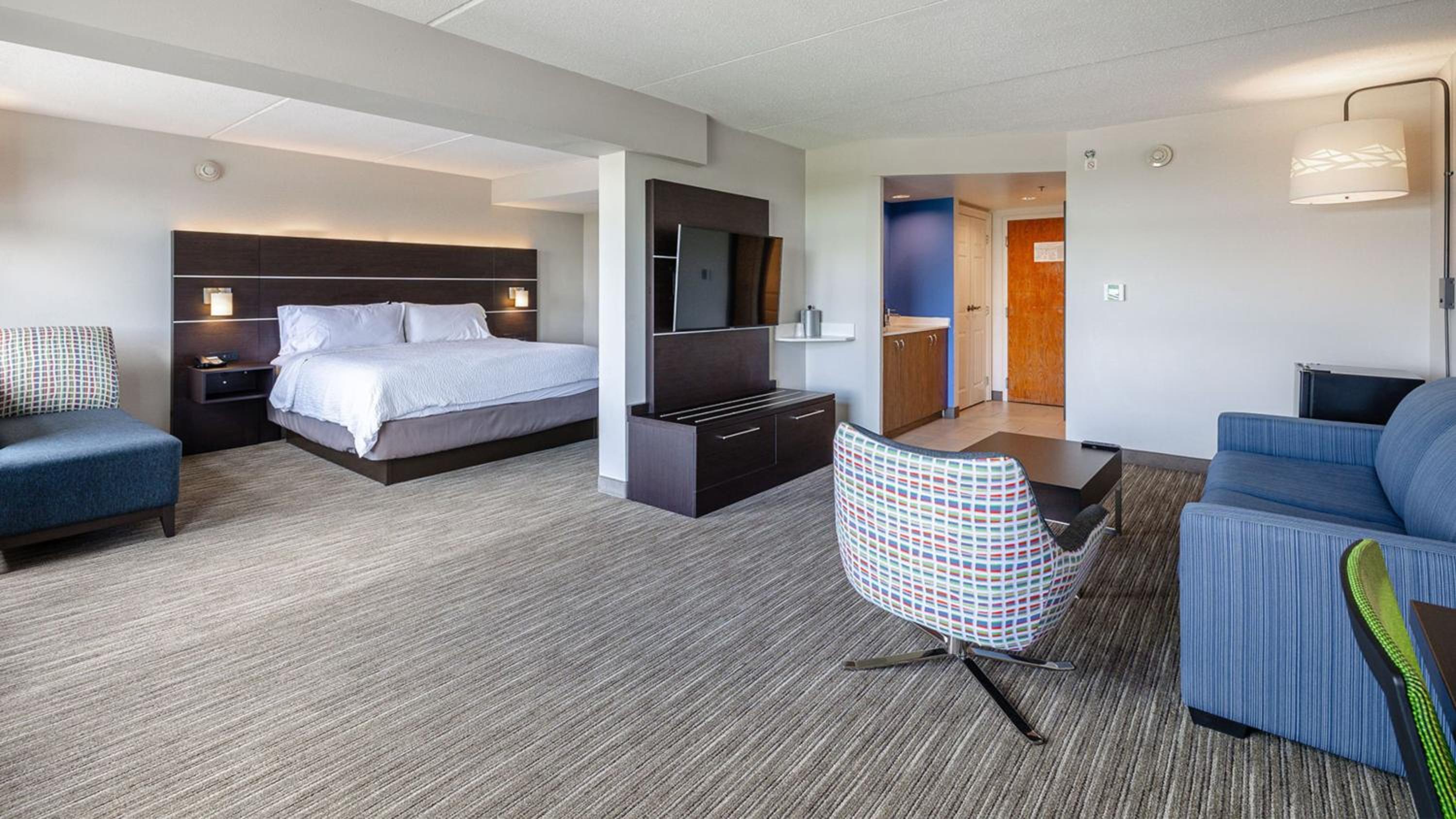 King Suite - Disability Access - Photo 7