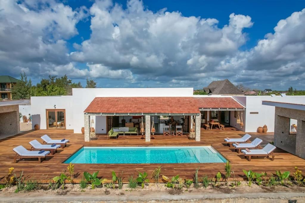 Three-Bedroom Villa photo 1