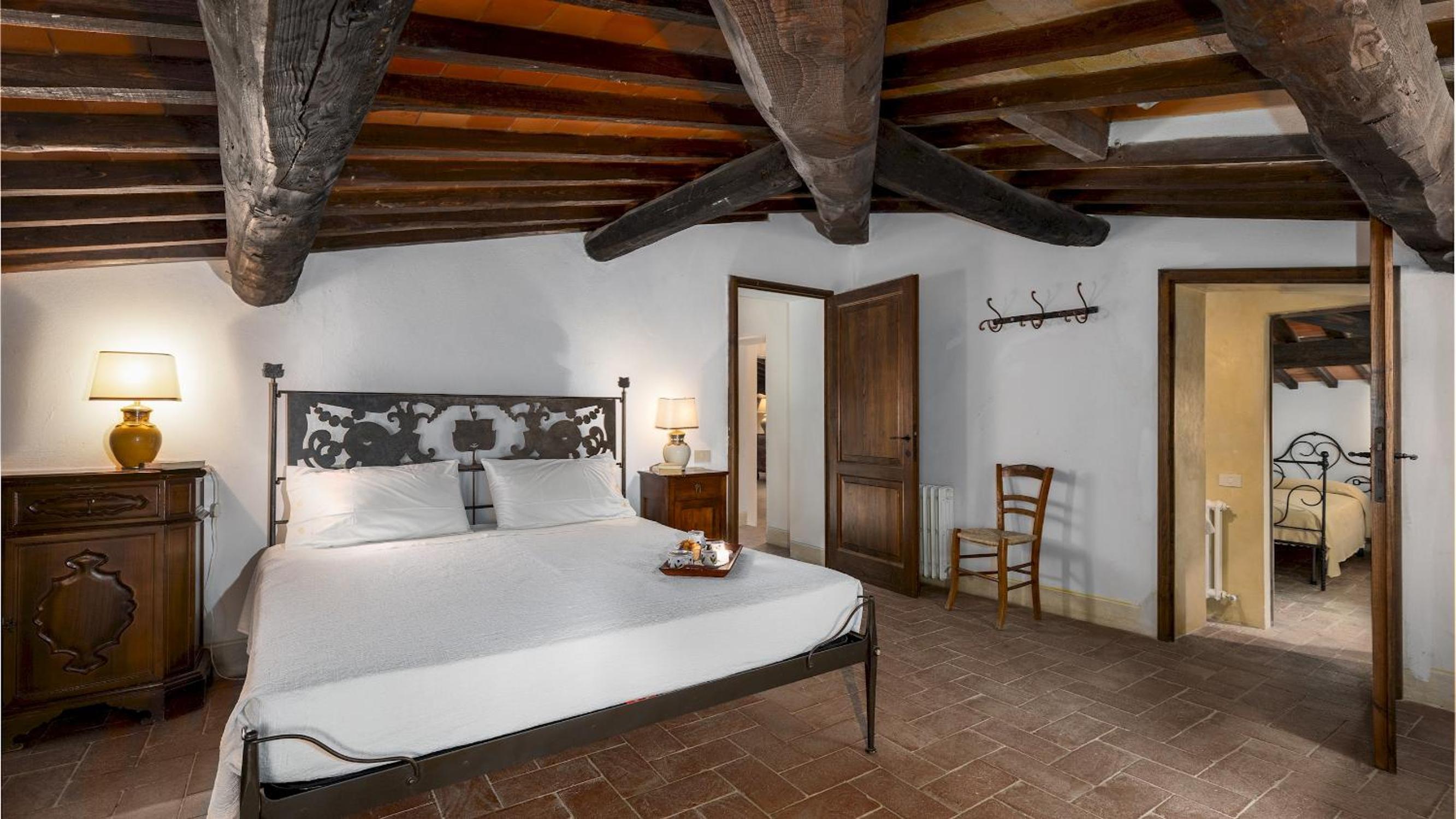 Five-Bedroom Villa photo 2