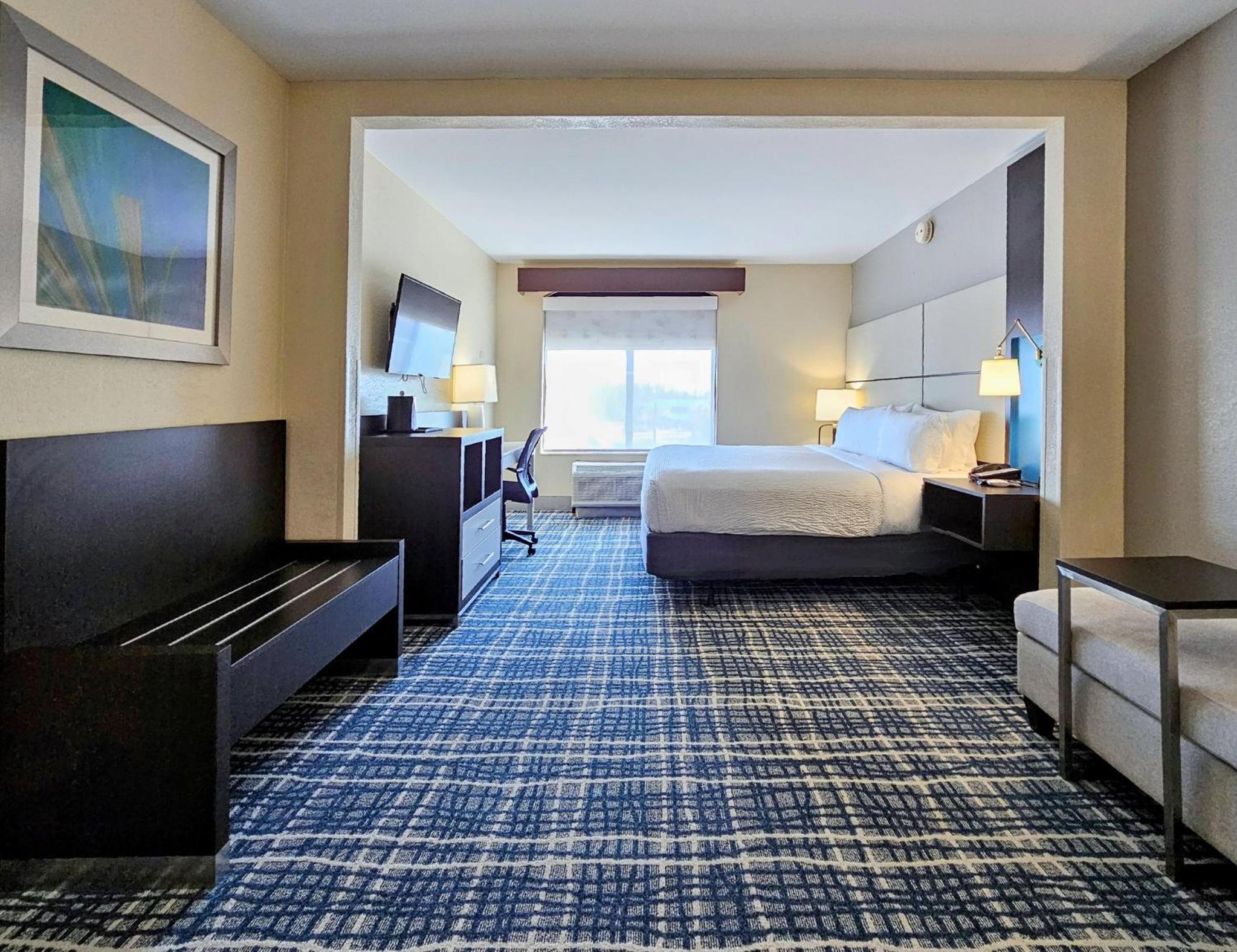 Standard King Room with Sofa Bed - Photo 2