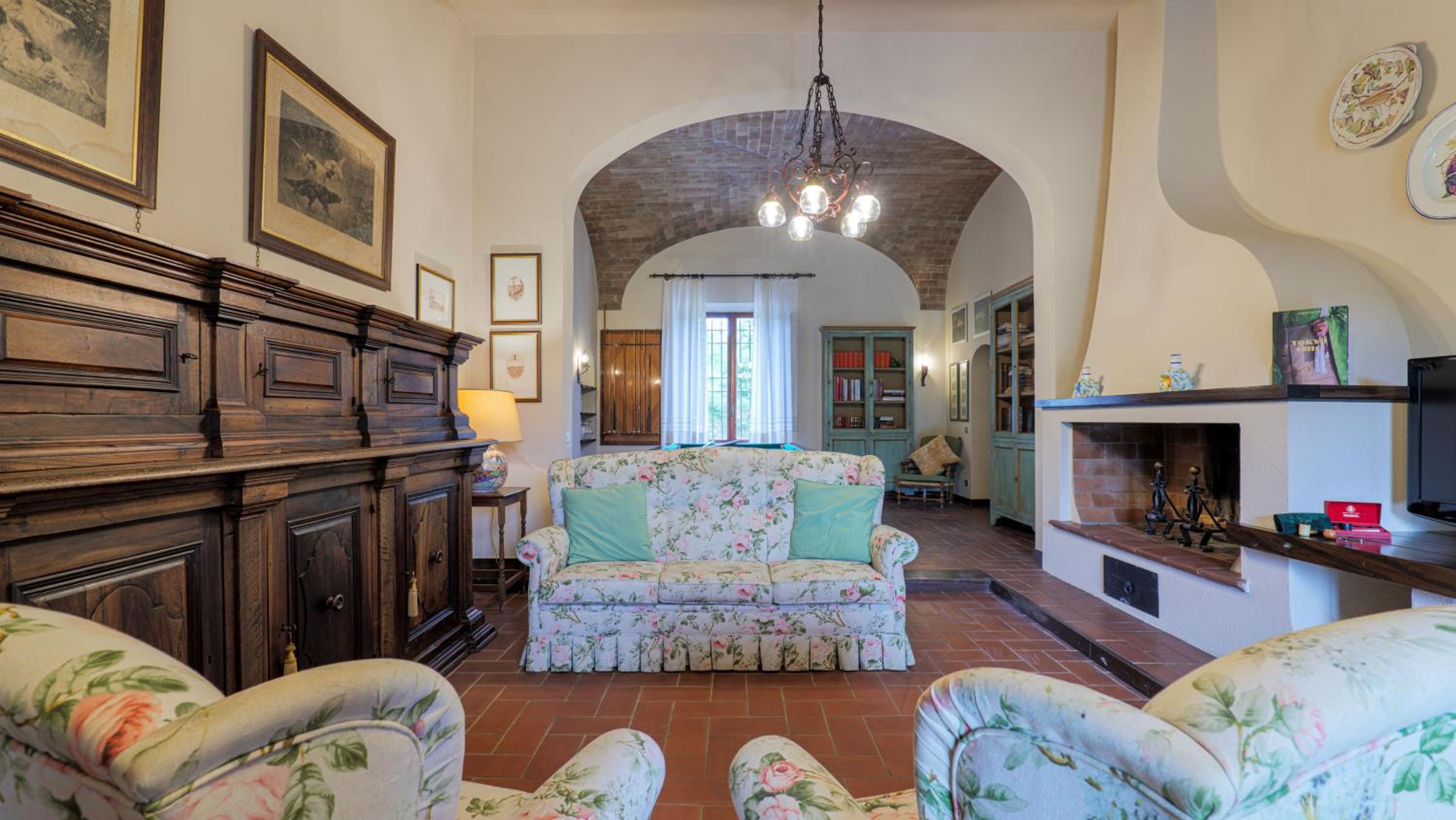 Six-Bedroom Villa  photo 1
