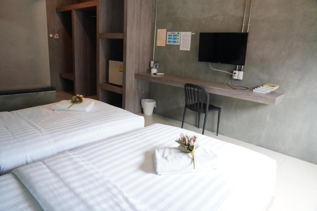 Twin Room with Private Bathroom photo 3