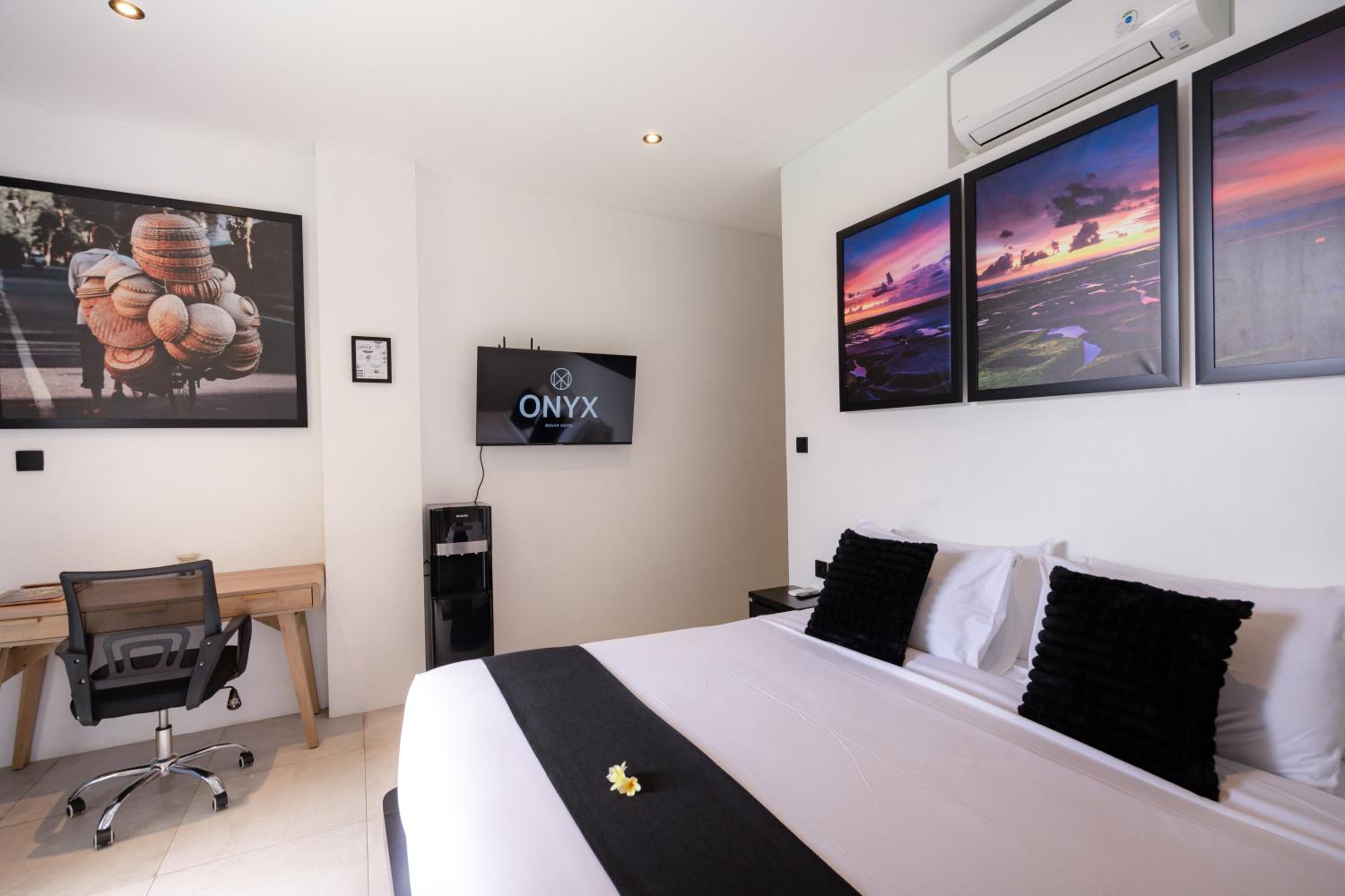 One-Bedroom Standard Apartment - Photo 7