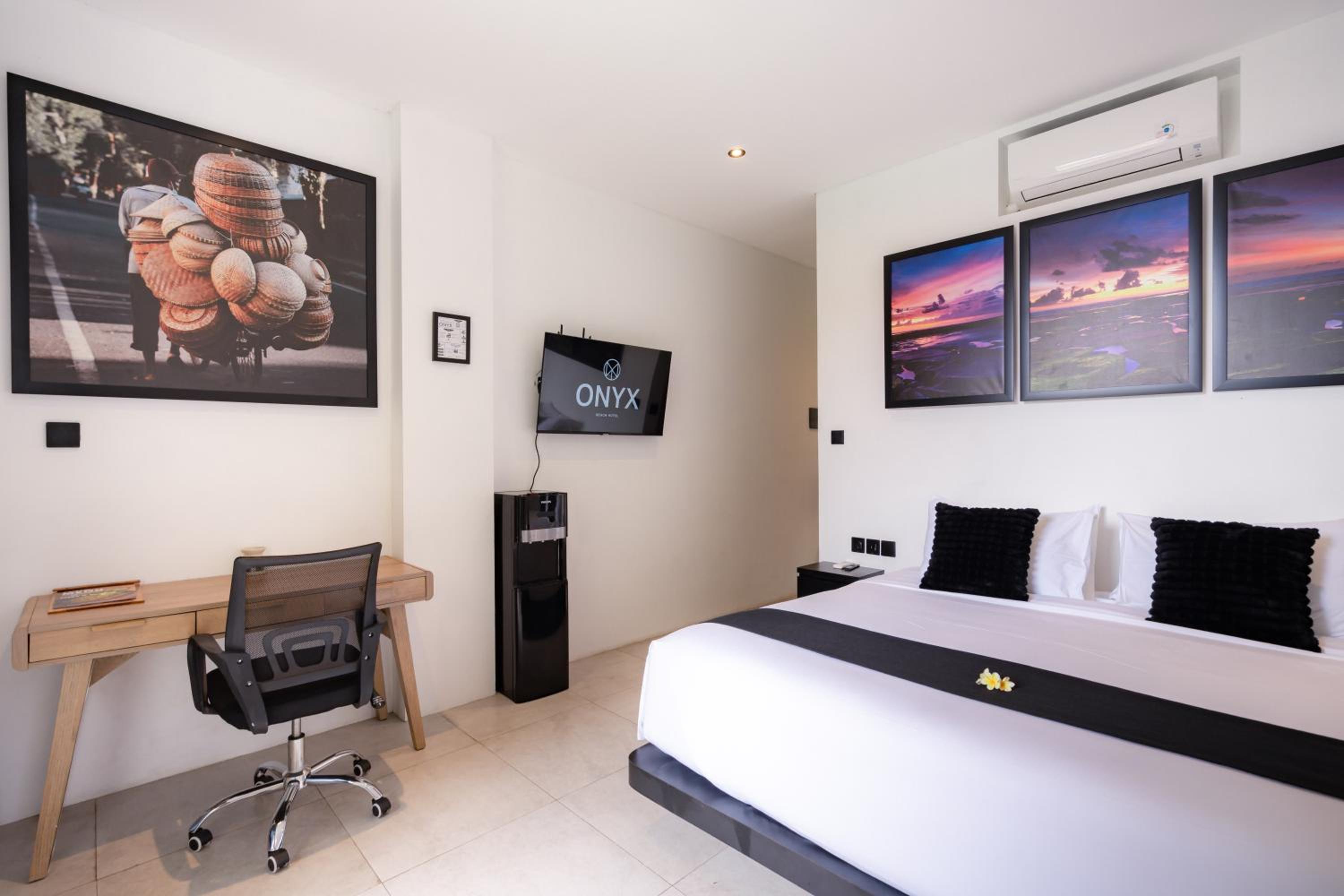 One-Bedroom Standard Apartment - Photo 8