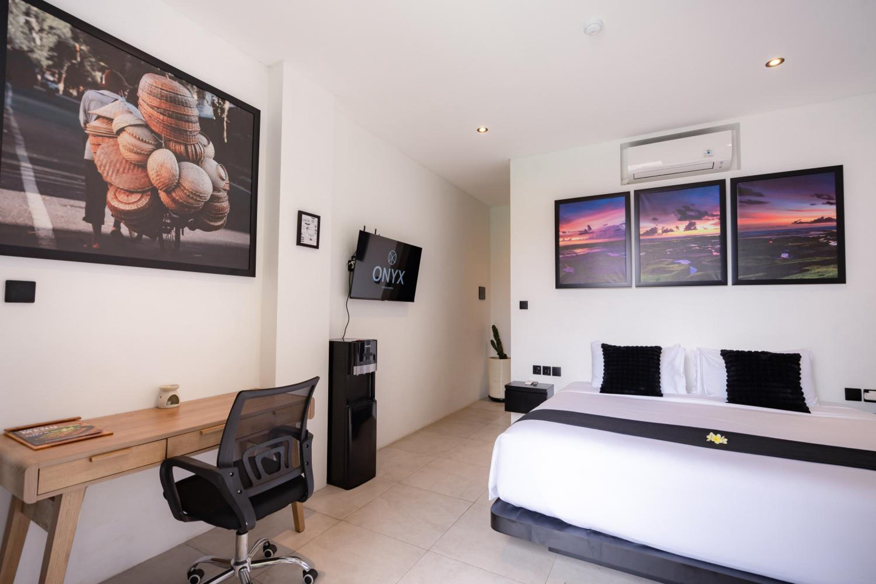 One-Bedroom Standard Apartment - Photo 9