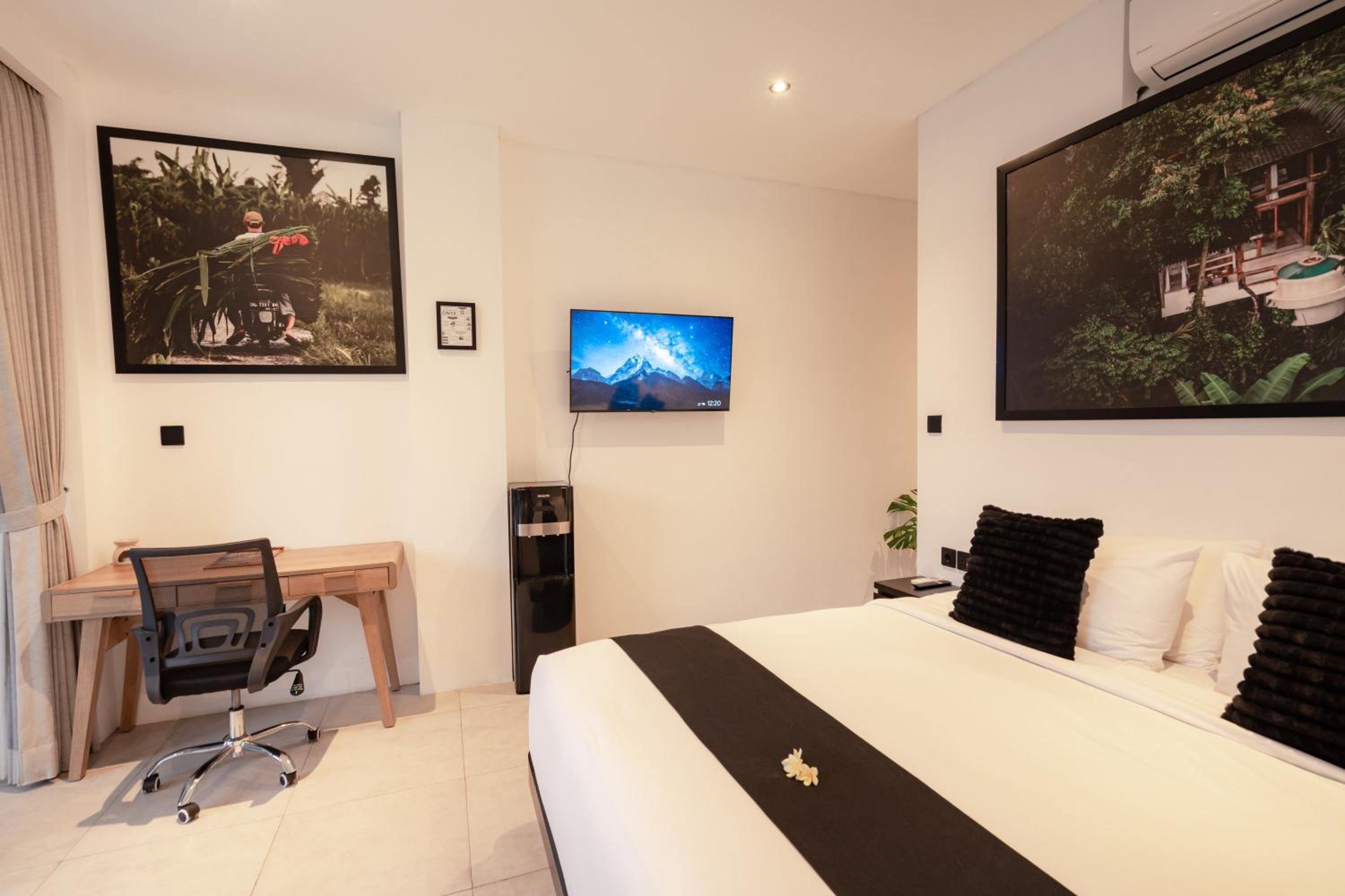 One-Bedroom Standard Apartment - Photo 10