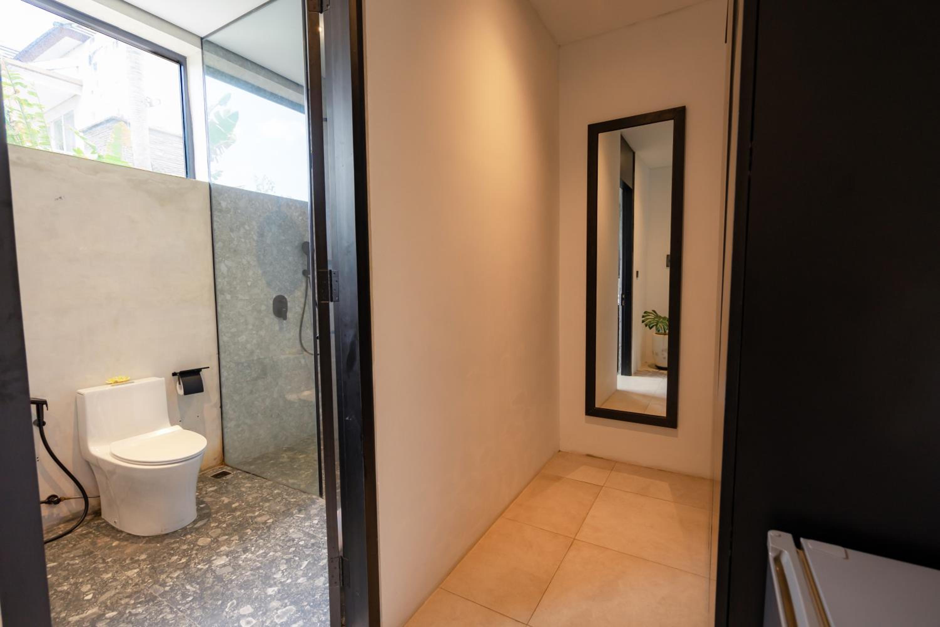 One-Bedroom Standard Apartment - Photo 2