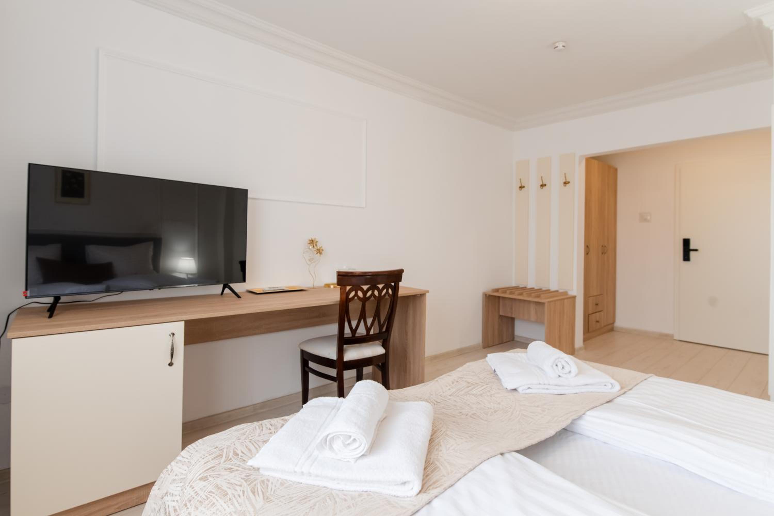 Superior King Room - Photo 46