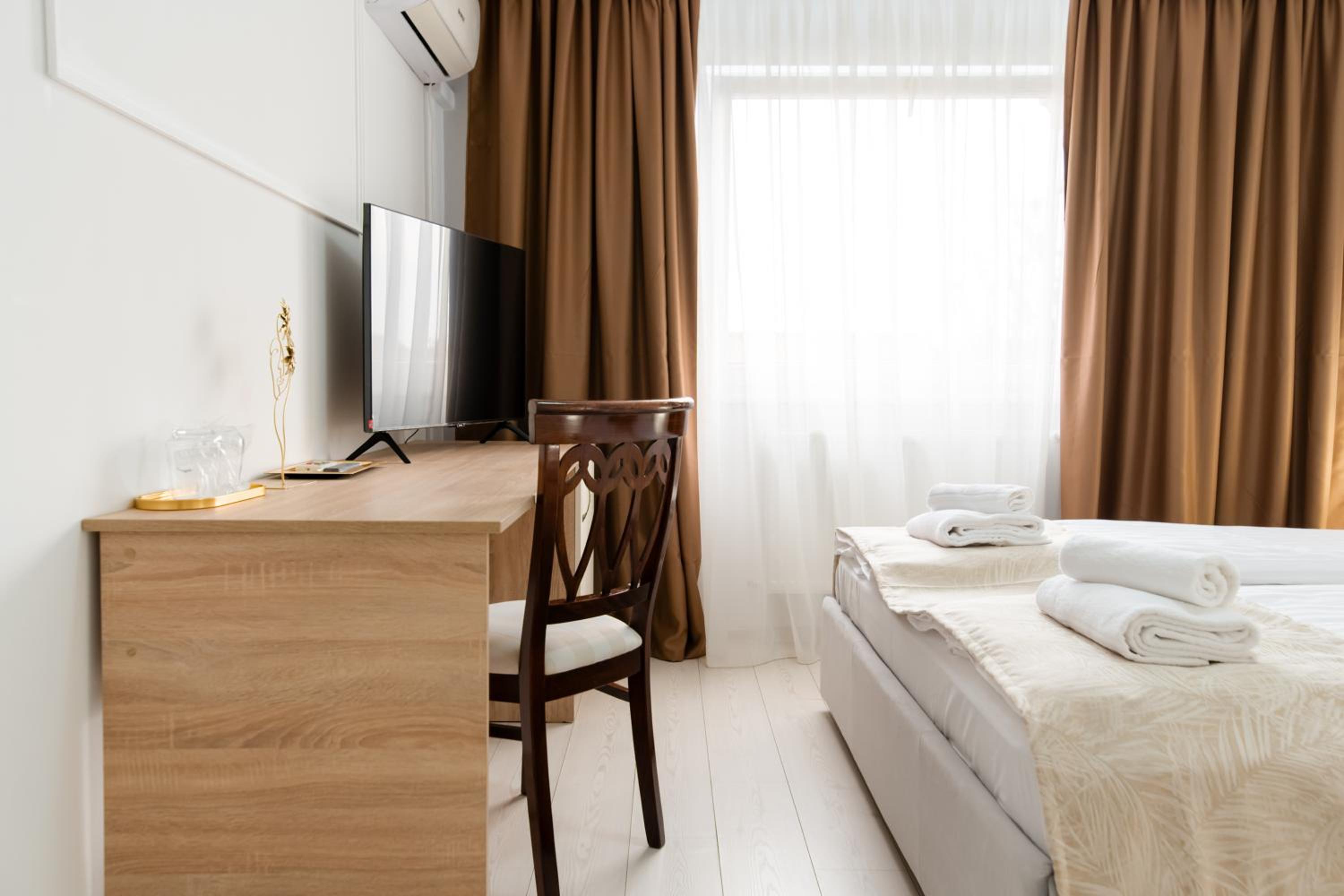 Superior King Room - Photo 43