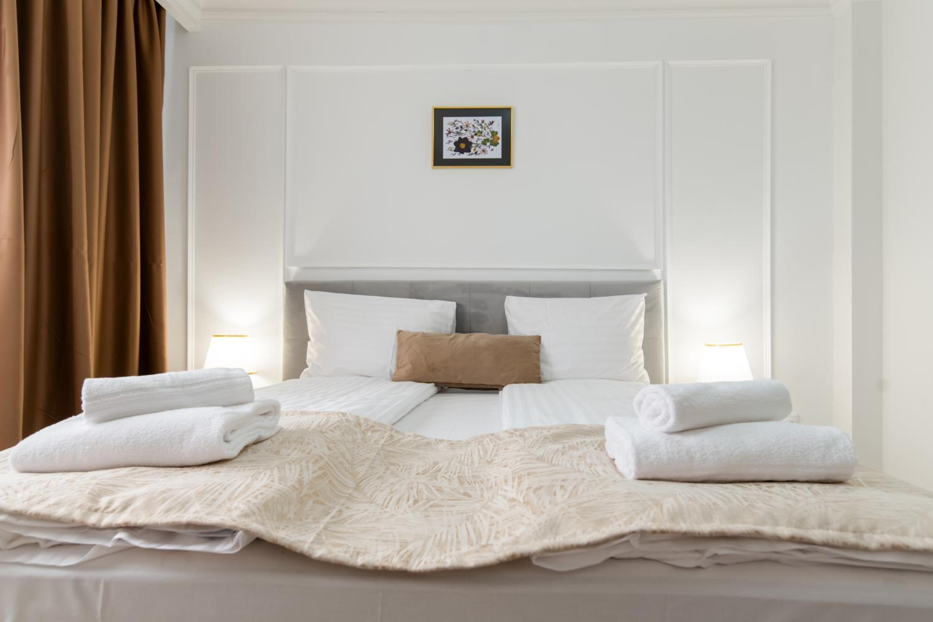 Superior King Room - Photo 25