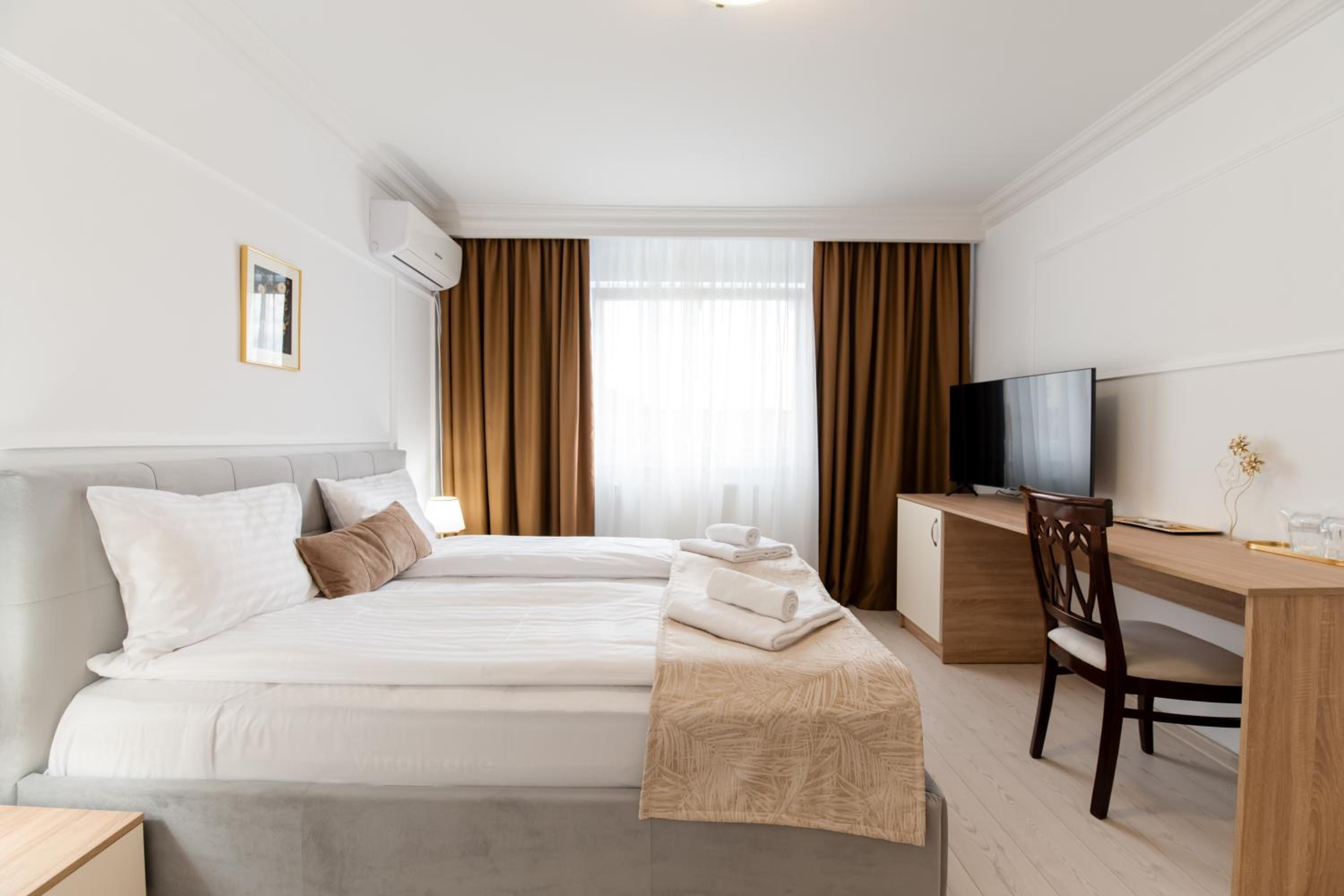 Superior King Room - Photo 37