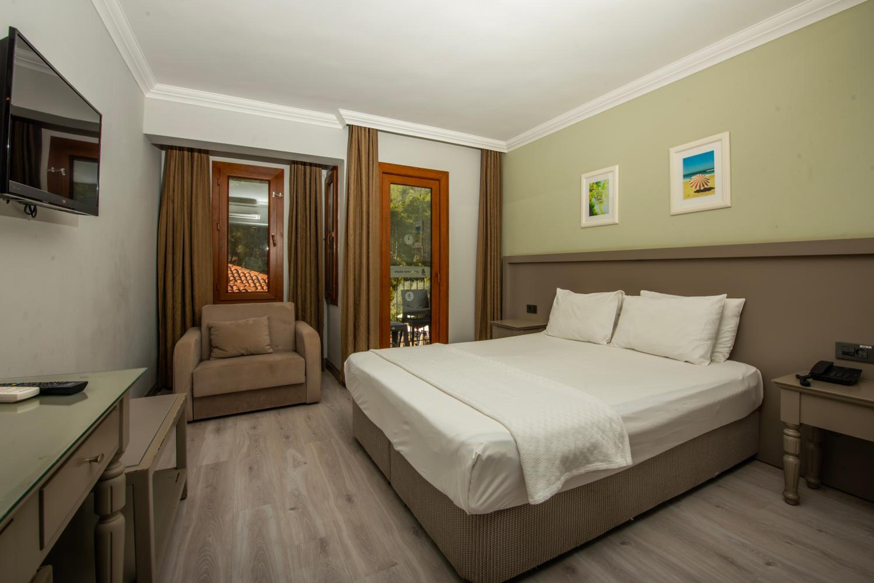 Standard Double or Twin Room - Photo 5