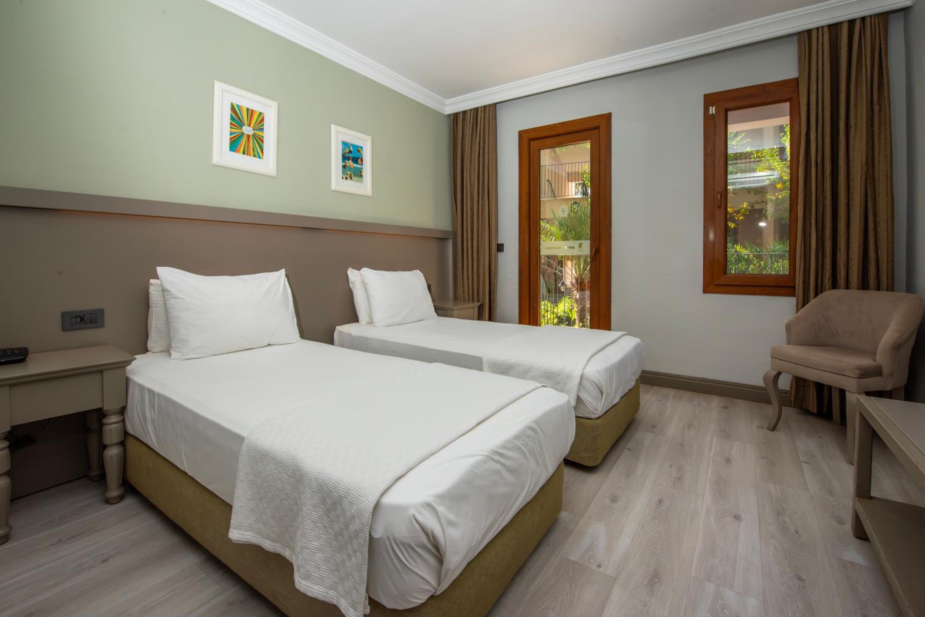 Standard Double or Twin Room - Photo 3