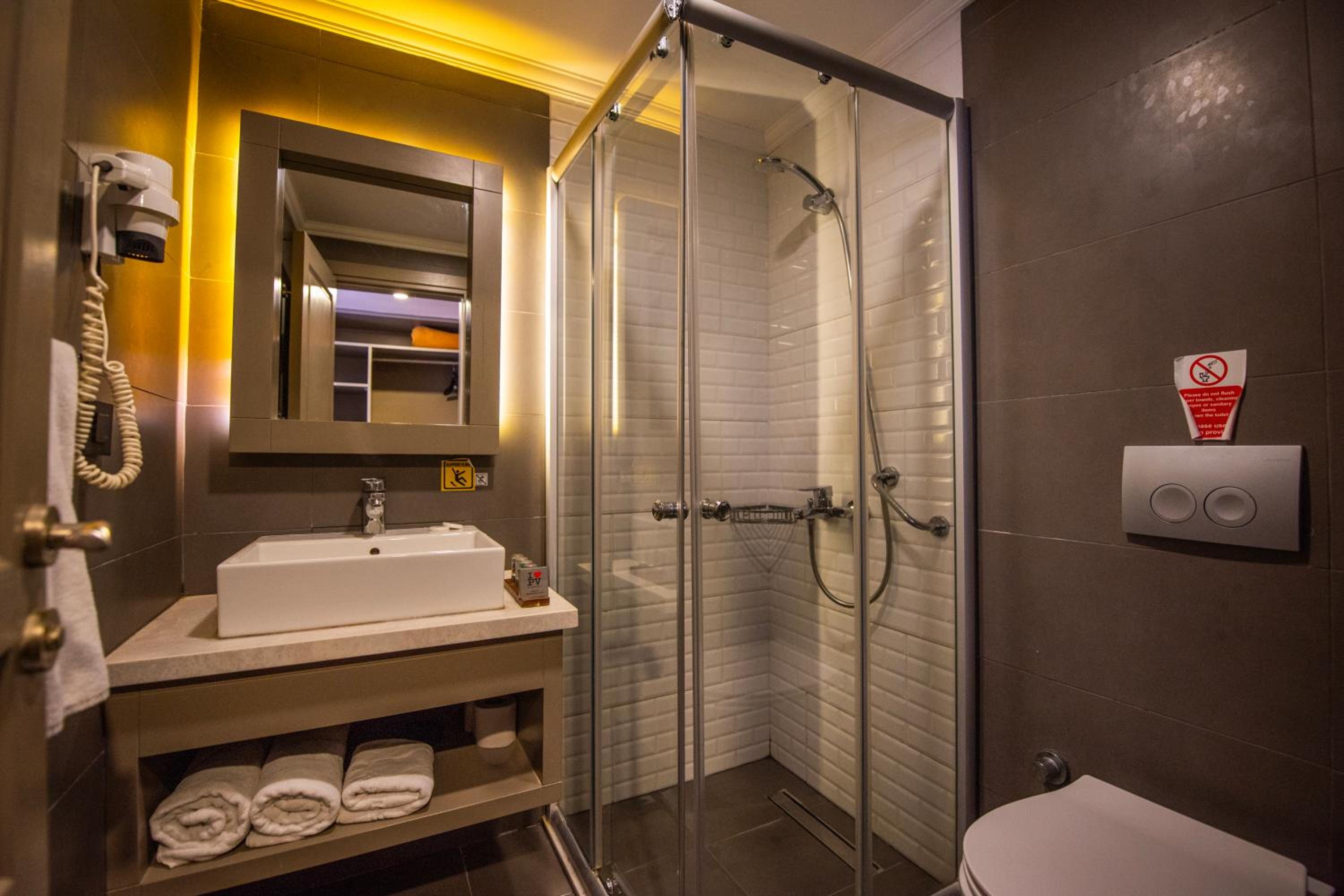 Standard Double or Twin Room - Photo 4