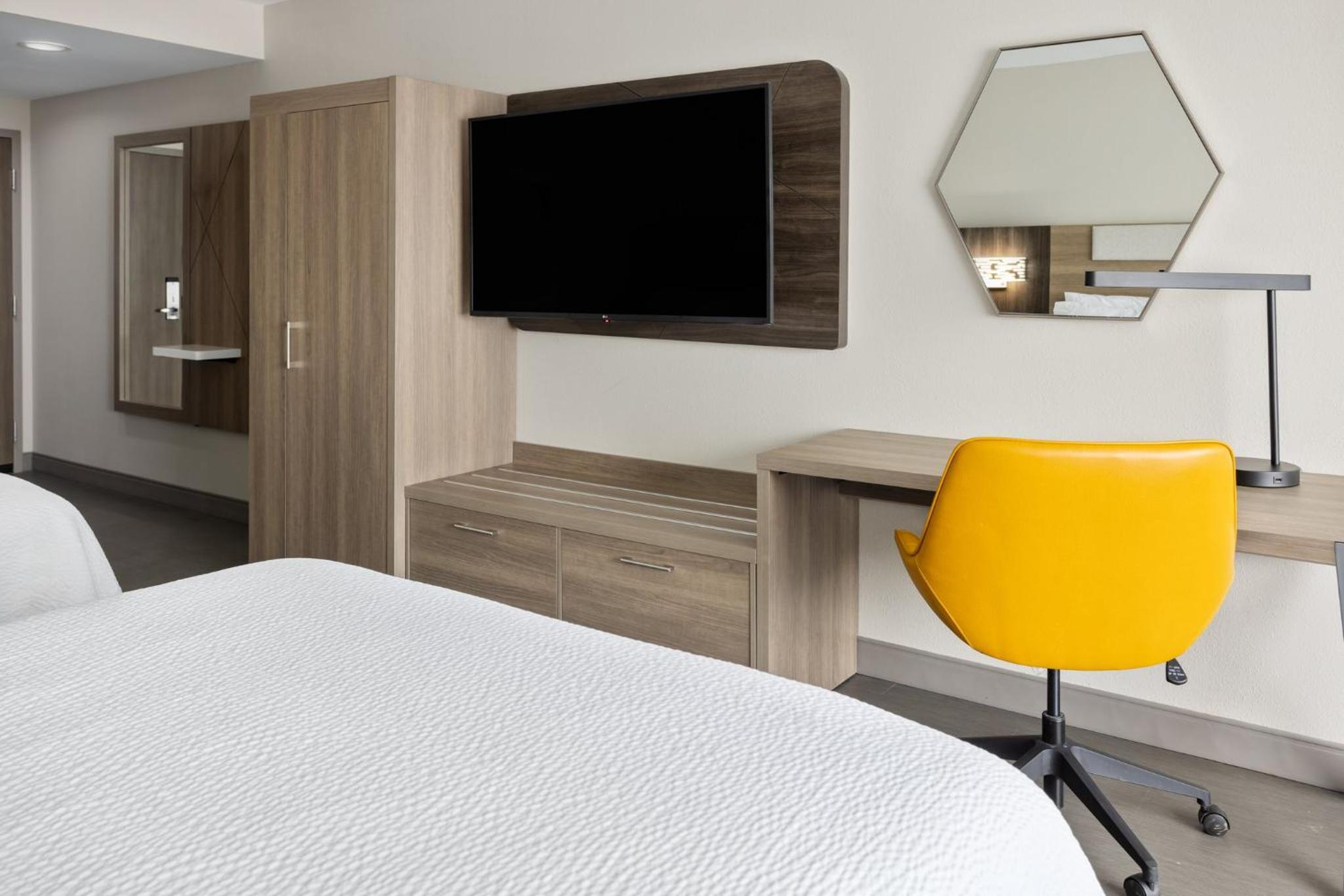Queen Room with Two Queen Beds - Hearing Accessible/Non-Smoking - Photo 6