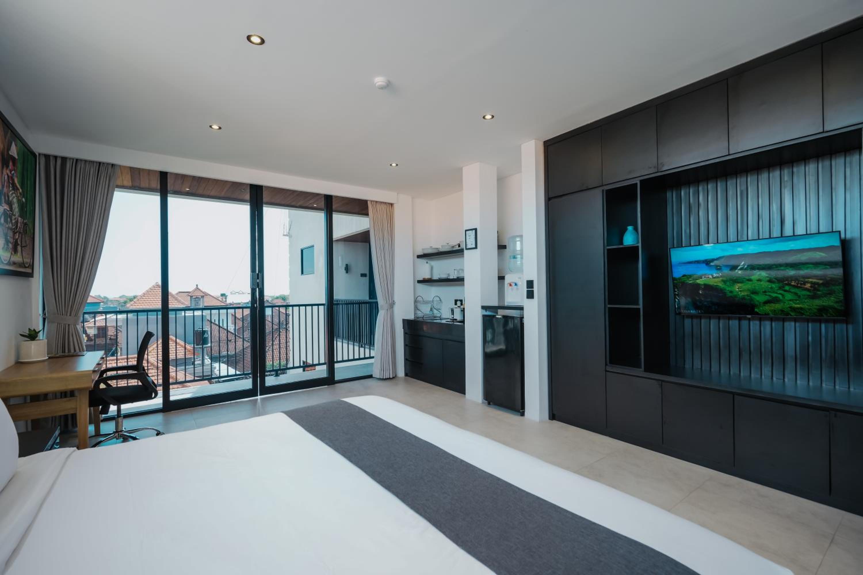 Deluxe One-Bedroom Apartment - Photo 5