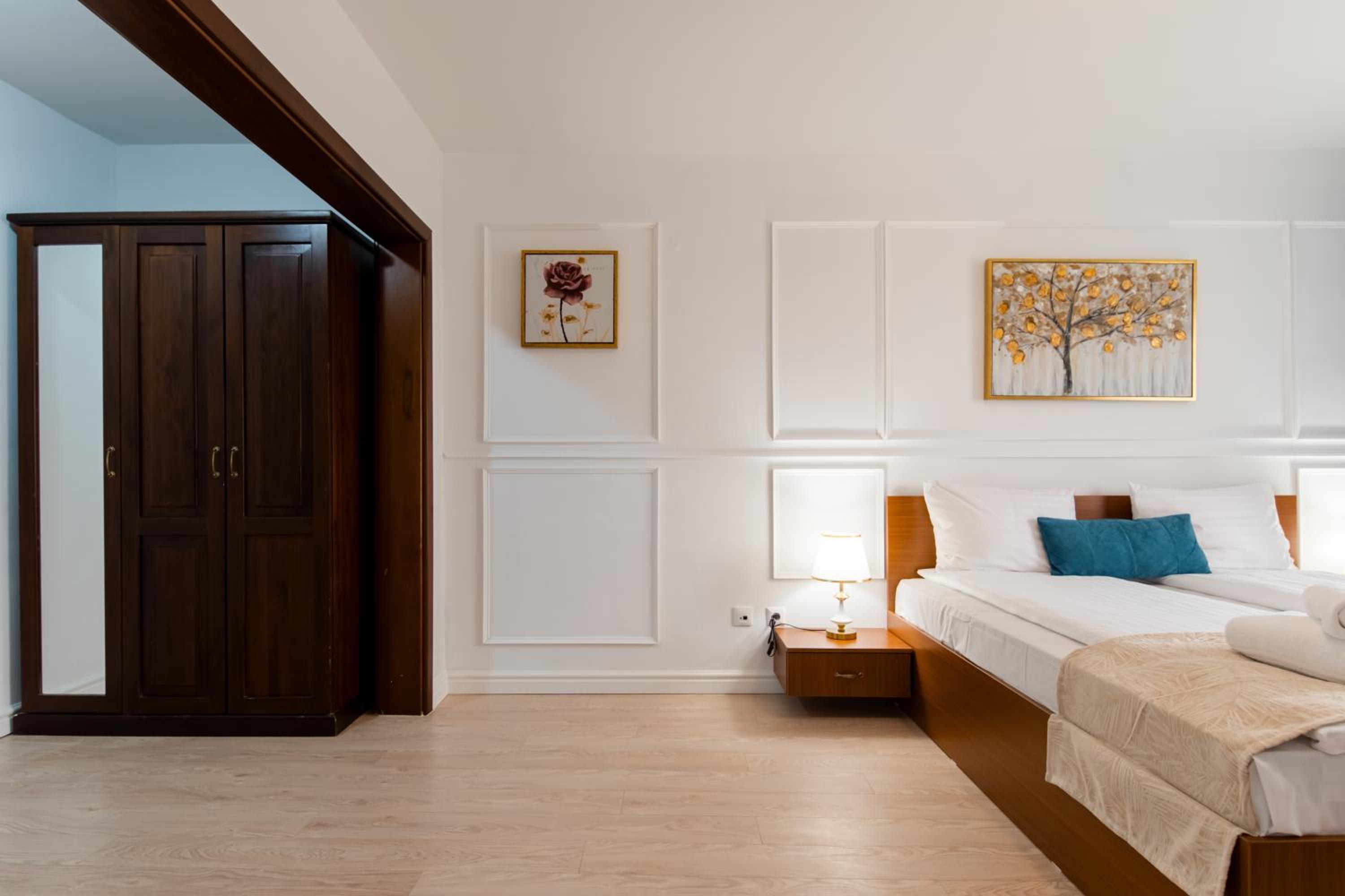 Two-Bedroom Superior Apartment - Photo 7