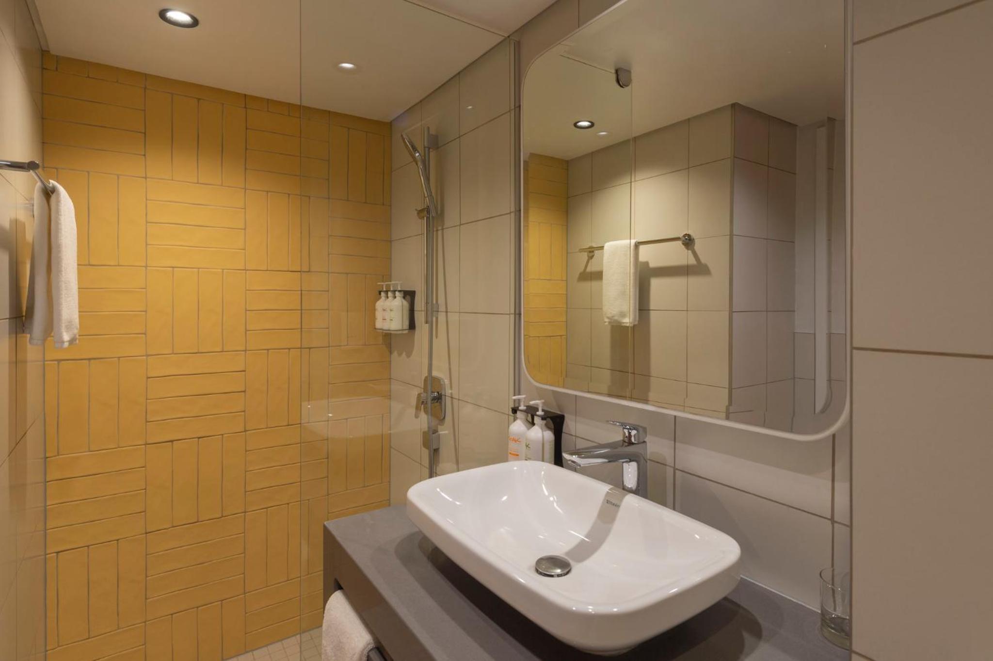 Standard Queen Room - Photo 4