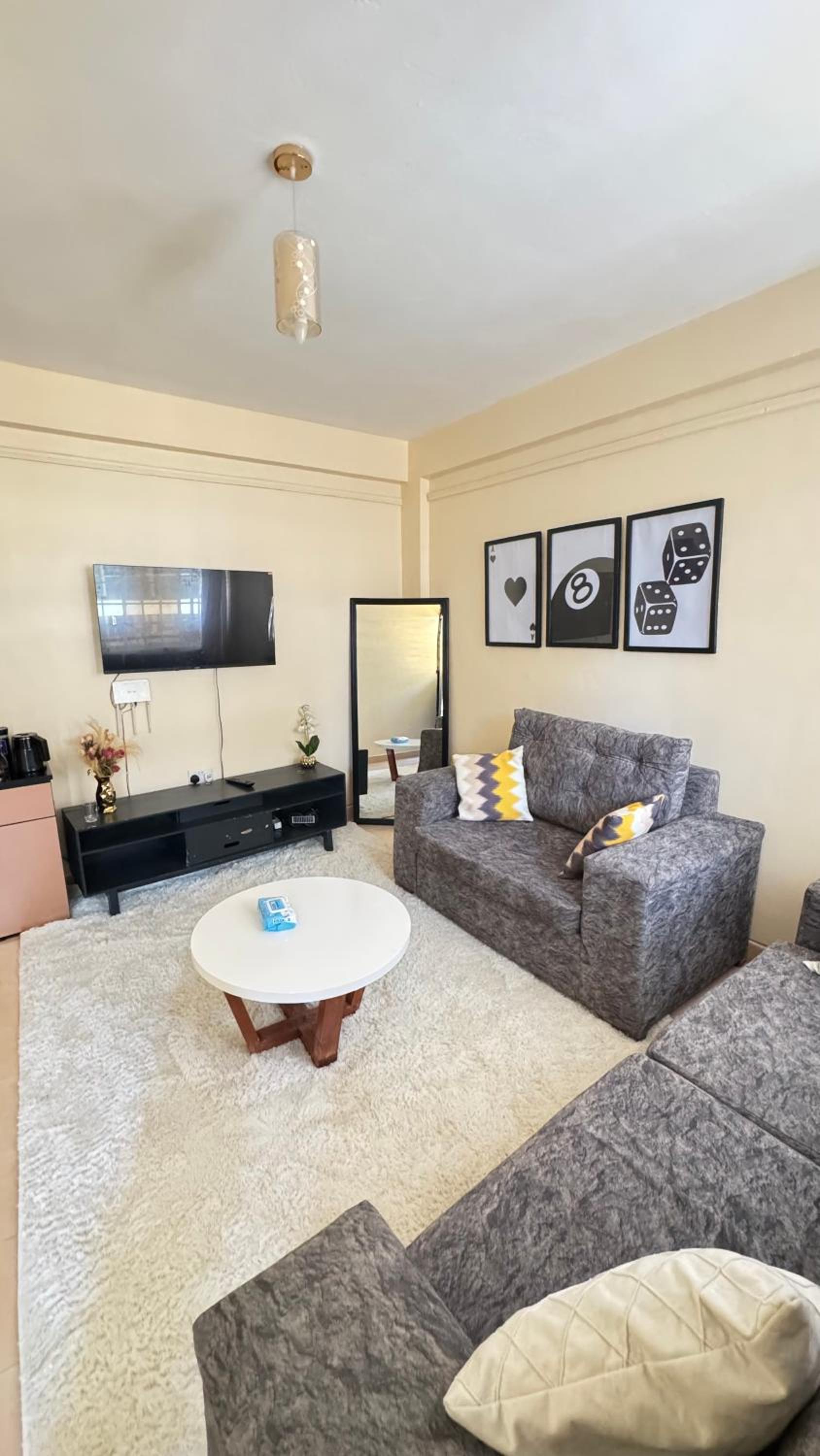 One-Bedroom Apartment photo 1