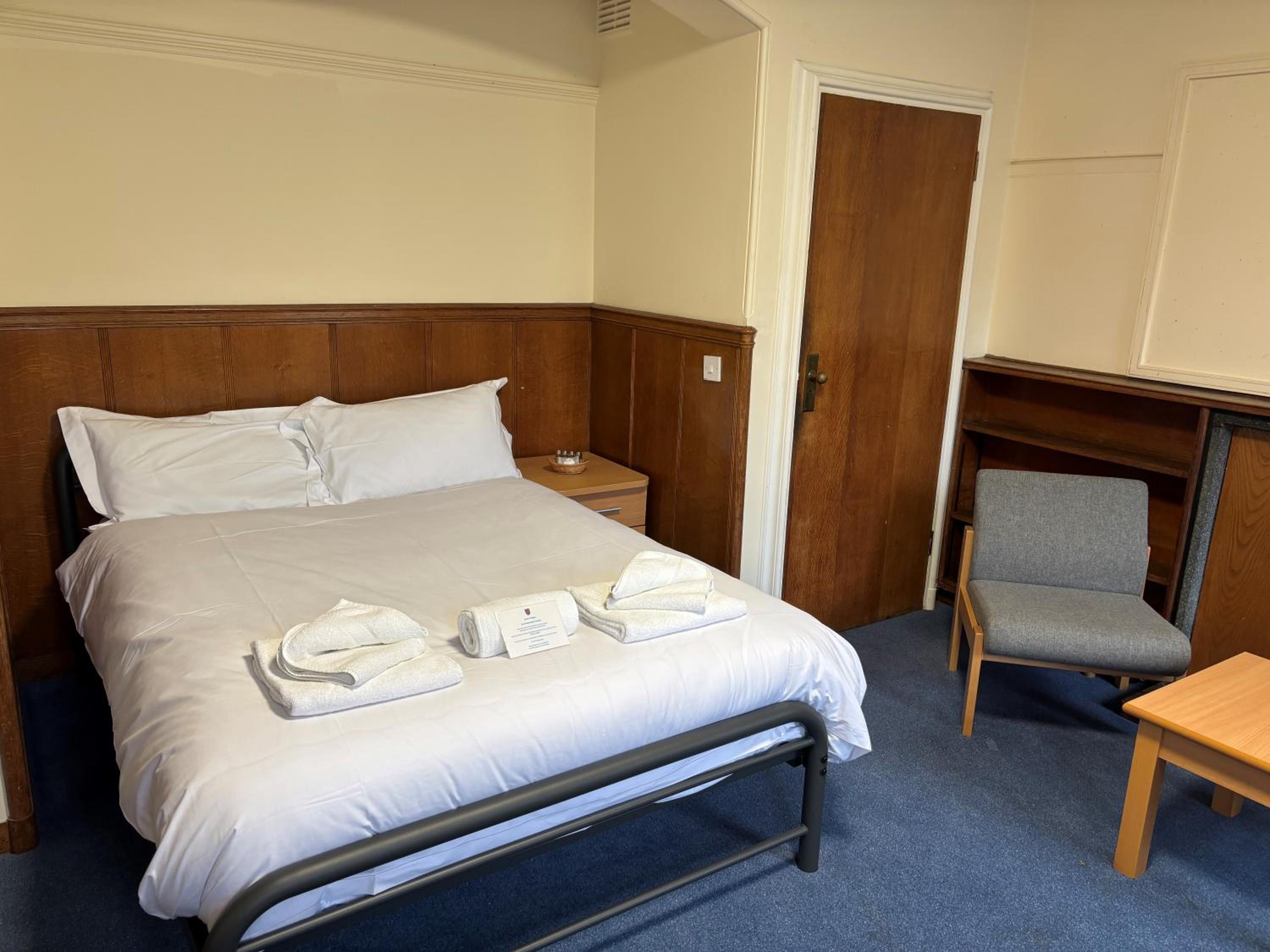 Double Room with Shared Bathroom photo 3