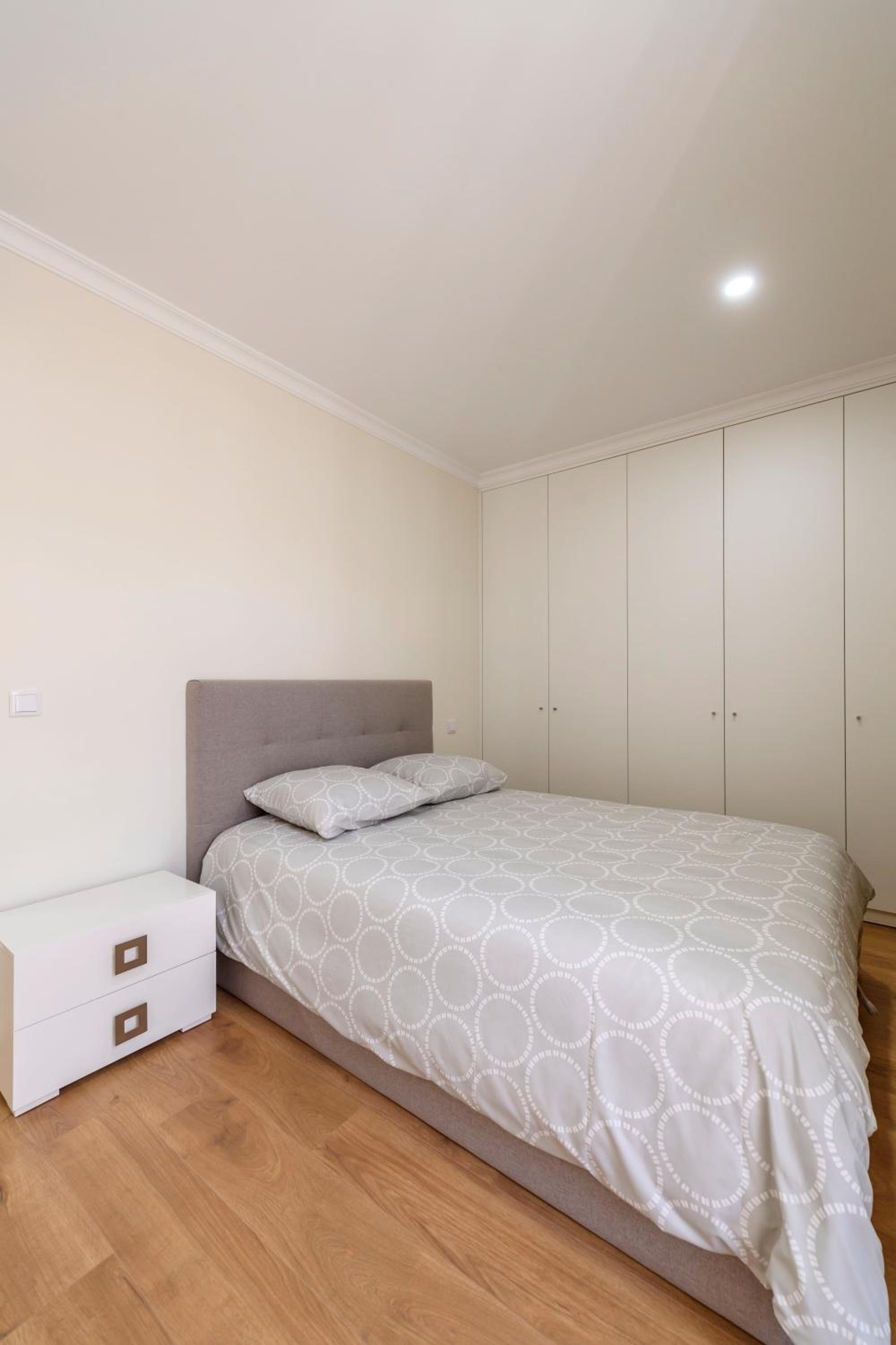 Deluxe One-Bedroom Apartment photo 1