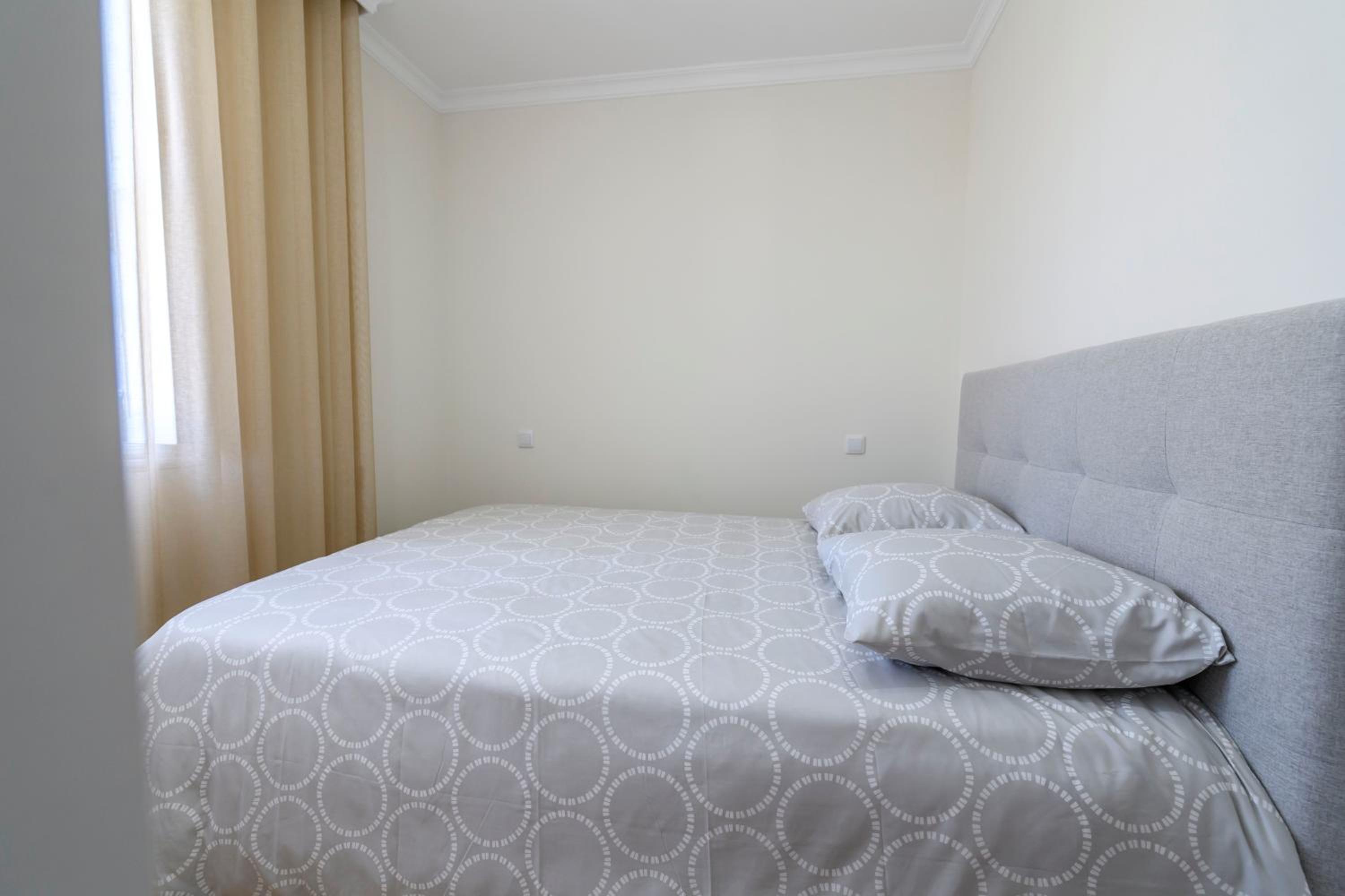 Deluxe One-Bedroom Apartment photo 3