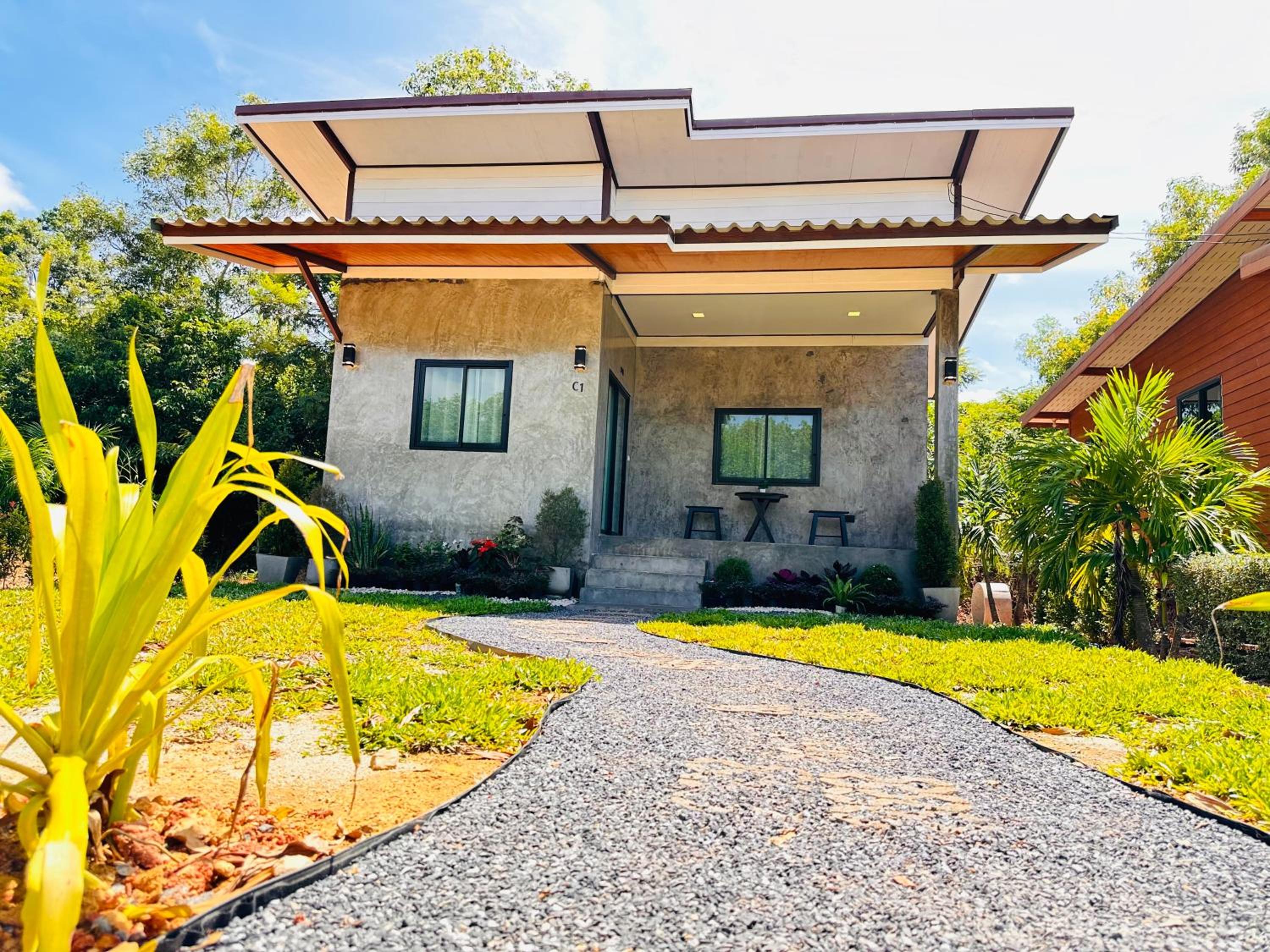 Deluxe Bungalow with Garden View photo 2