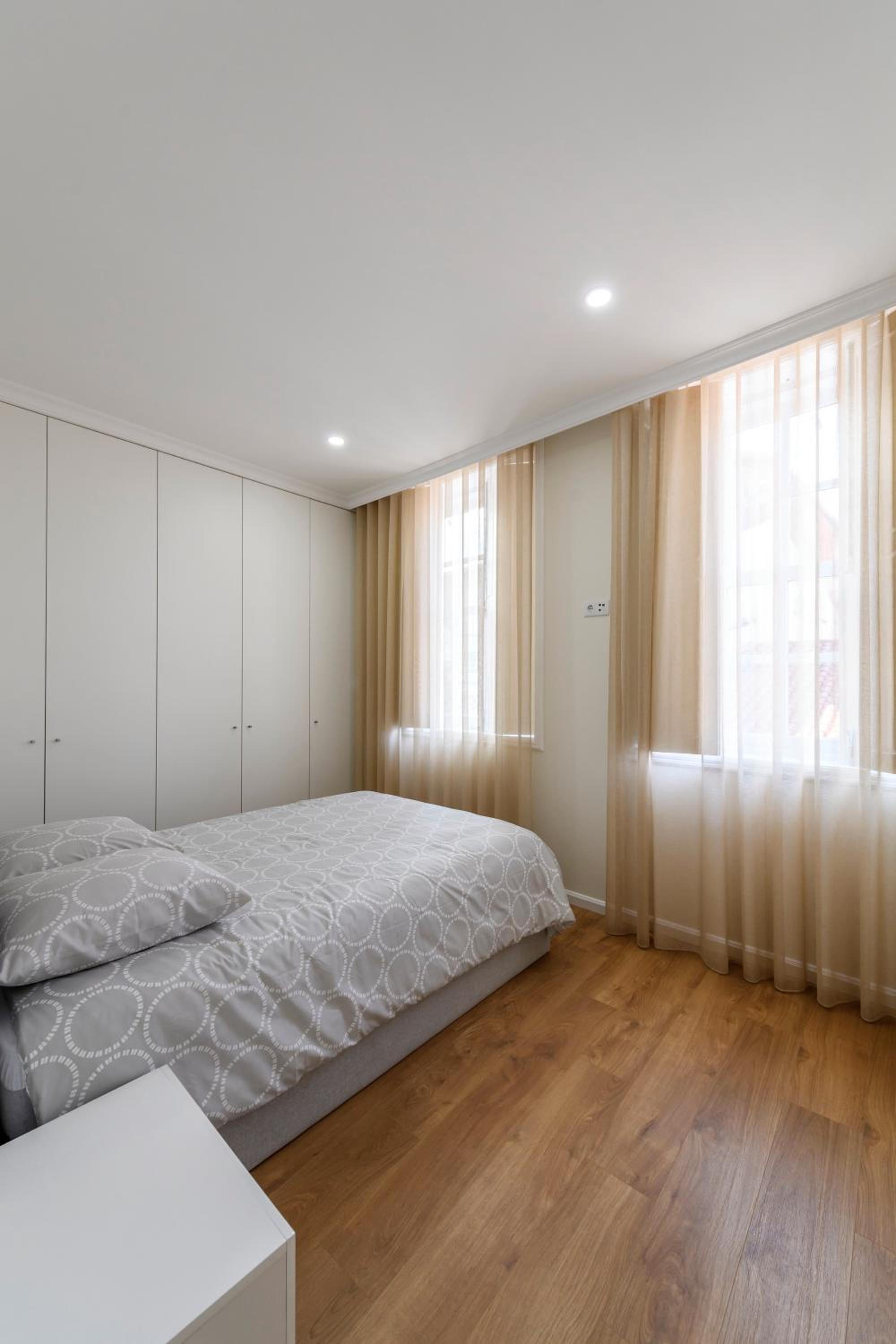 Deluxe One-Bedroom Apartment photo 1
