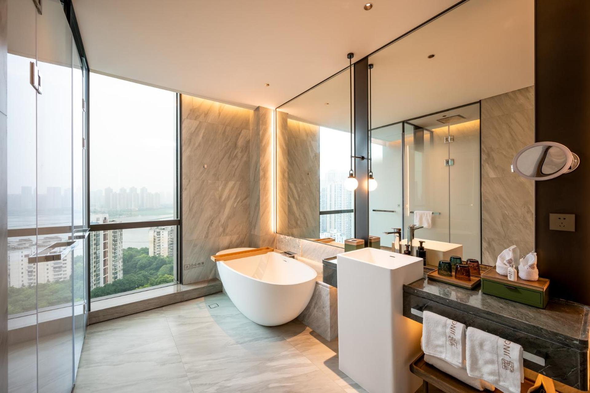 King Room with Lake View photo 2