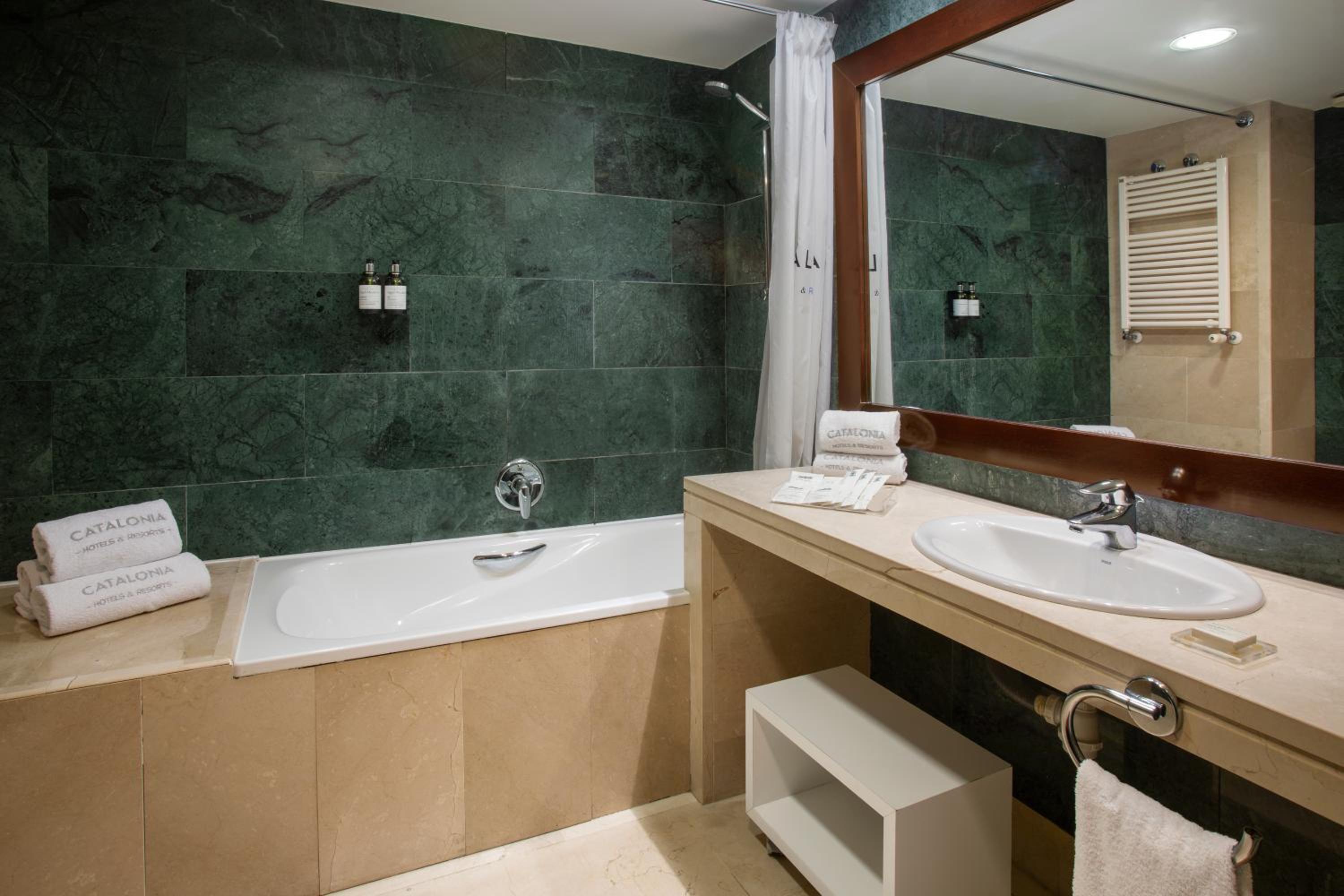 Premium Triple Room photo 3