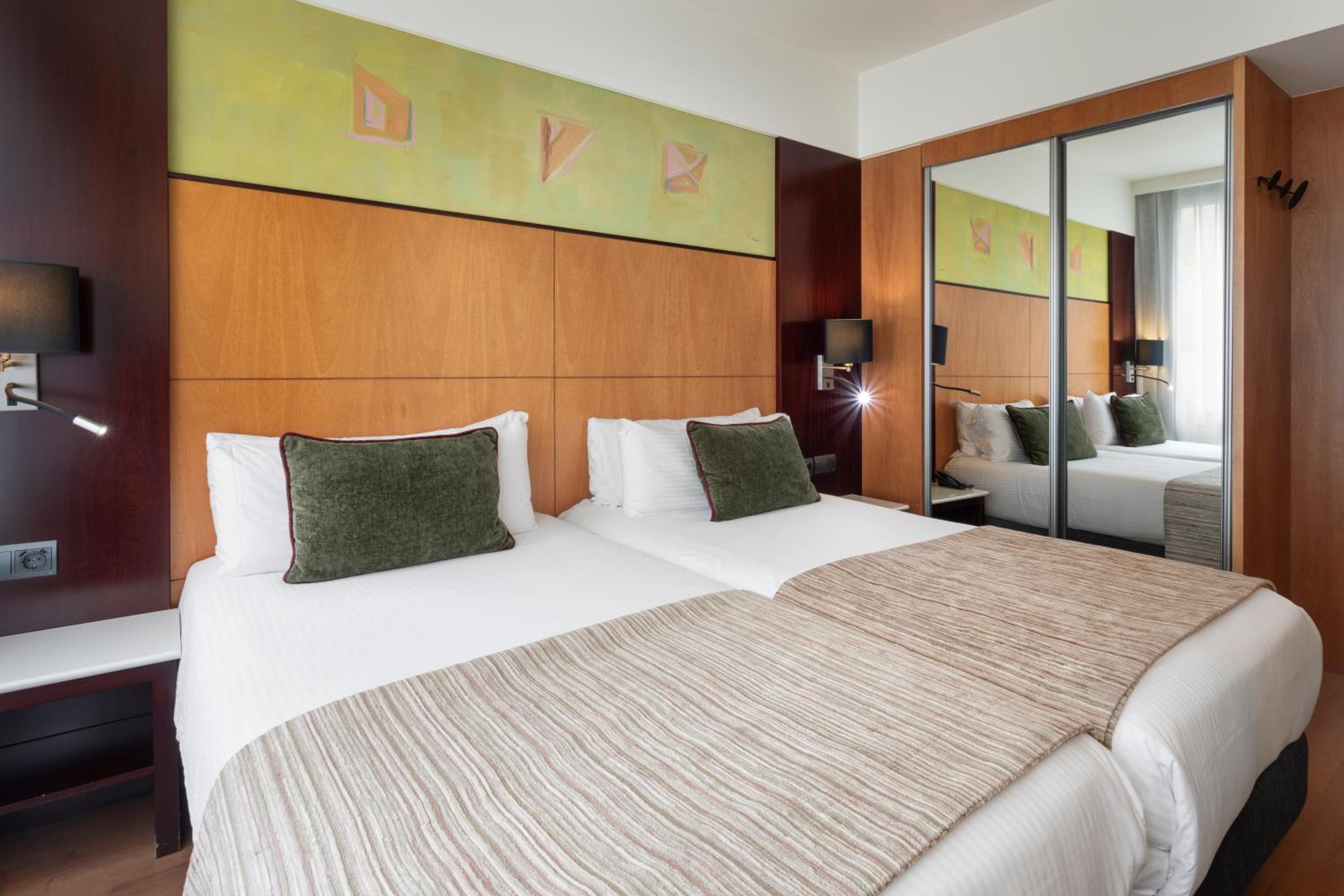 Premium Double or Twin Room - Photo 2