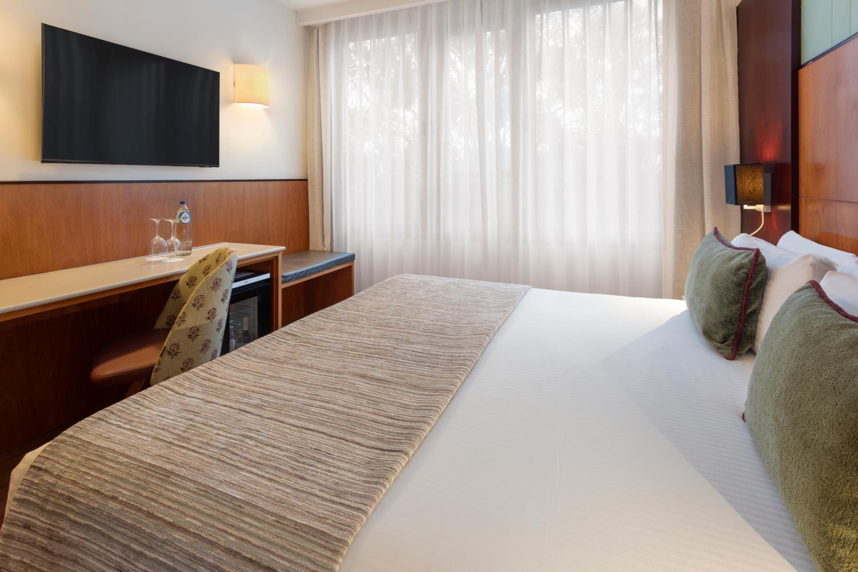 Premium Double or Twin Room - Photo 3