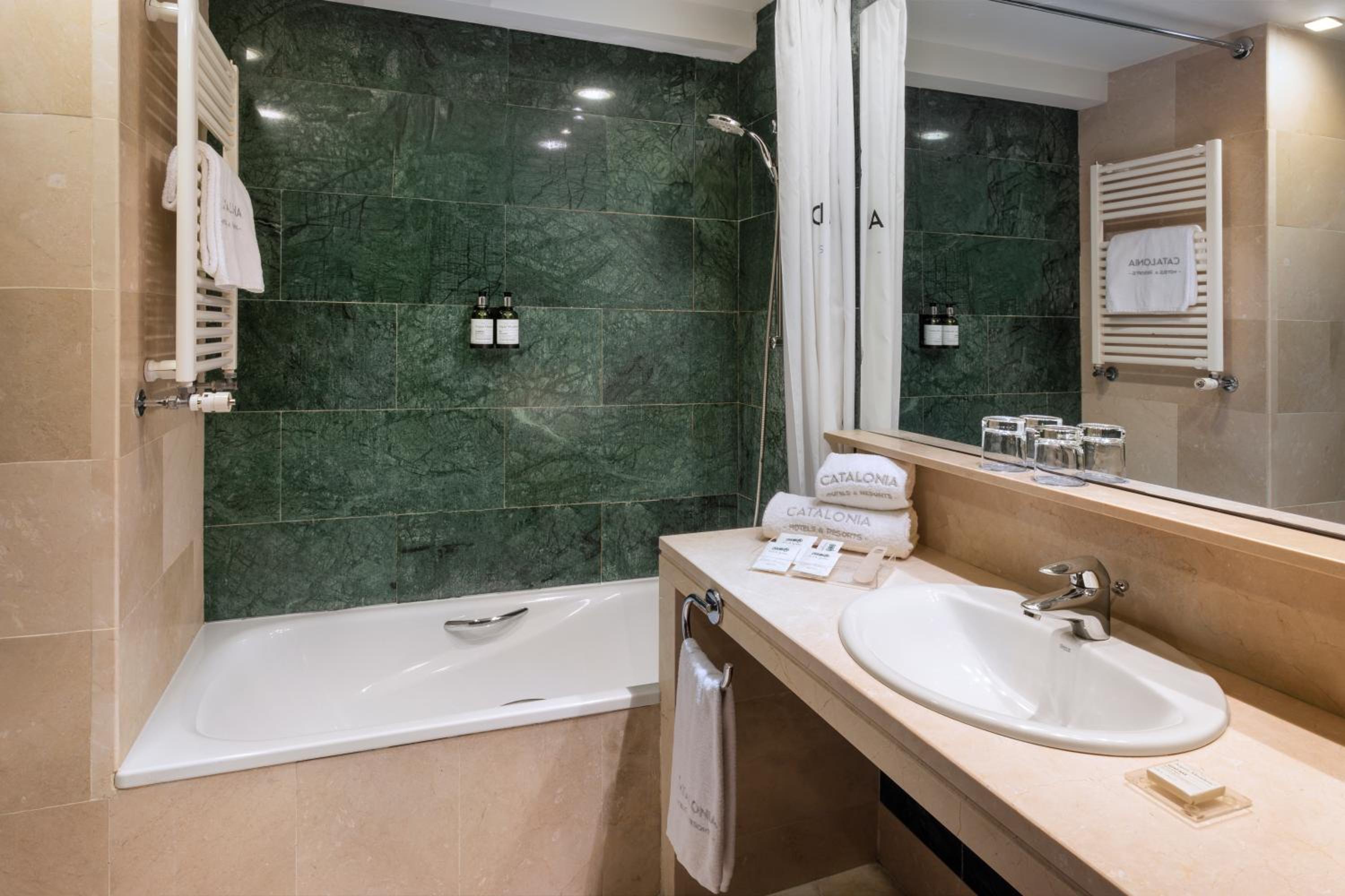 Standard Double Room - Photo 2