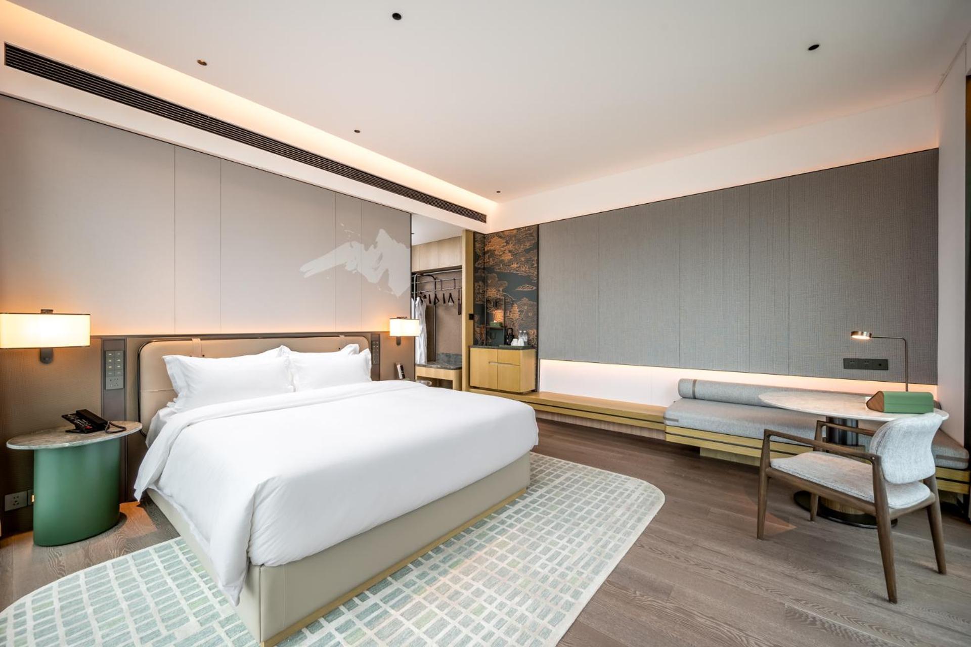 King Room with Lake View photo 3