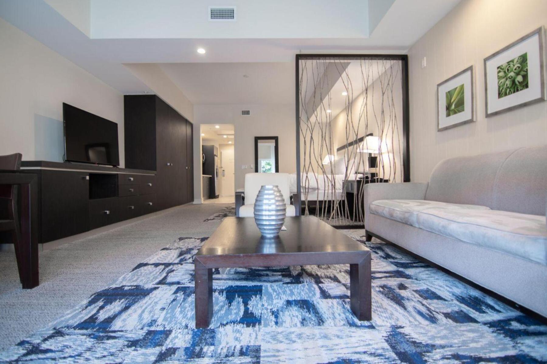 One-Bedroom Apartment with Garden View photo 2