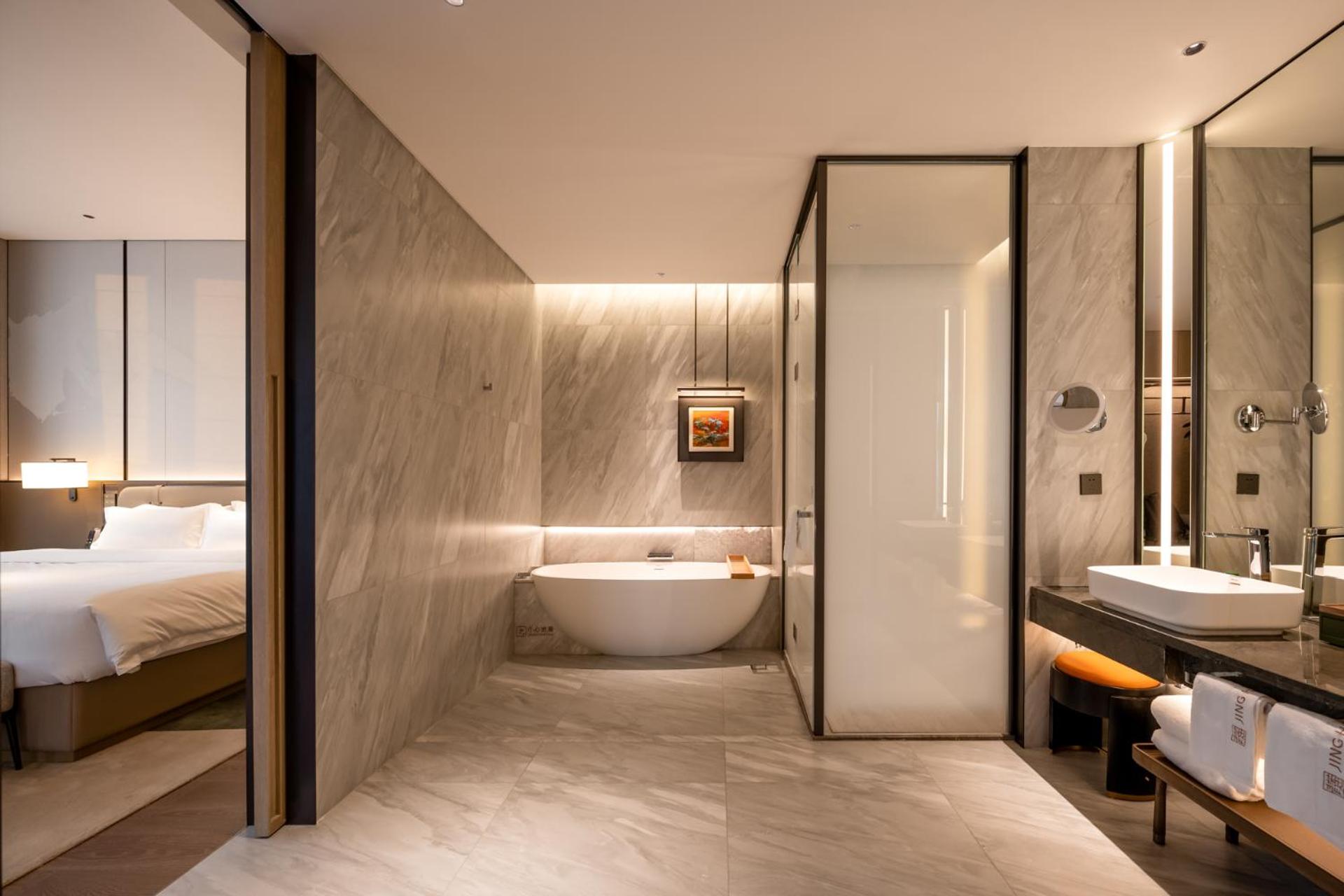 Deluxe Double Room with Bath photo 3