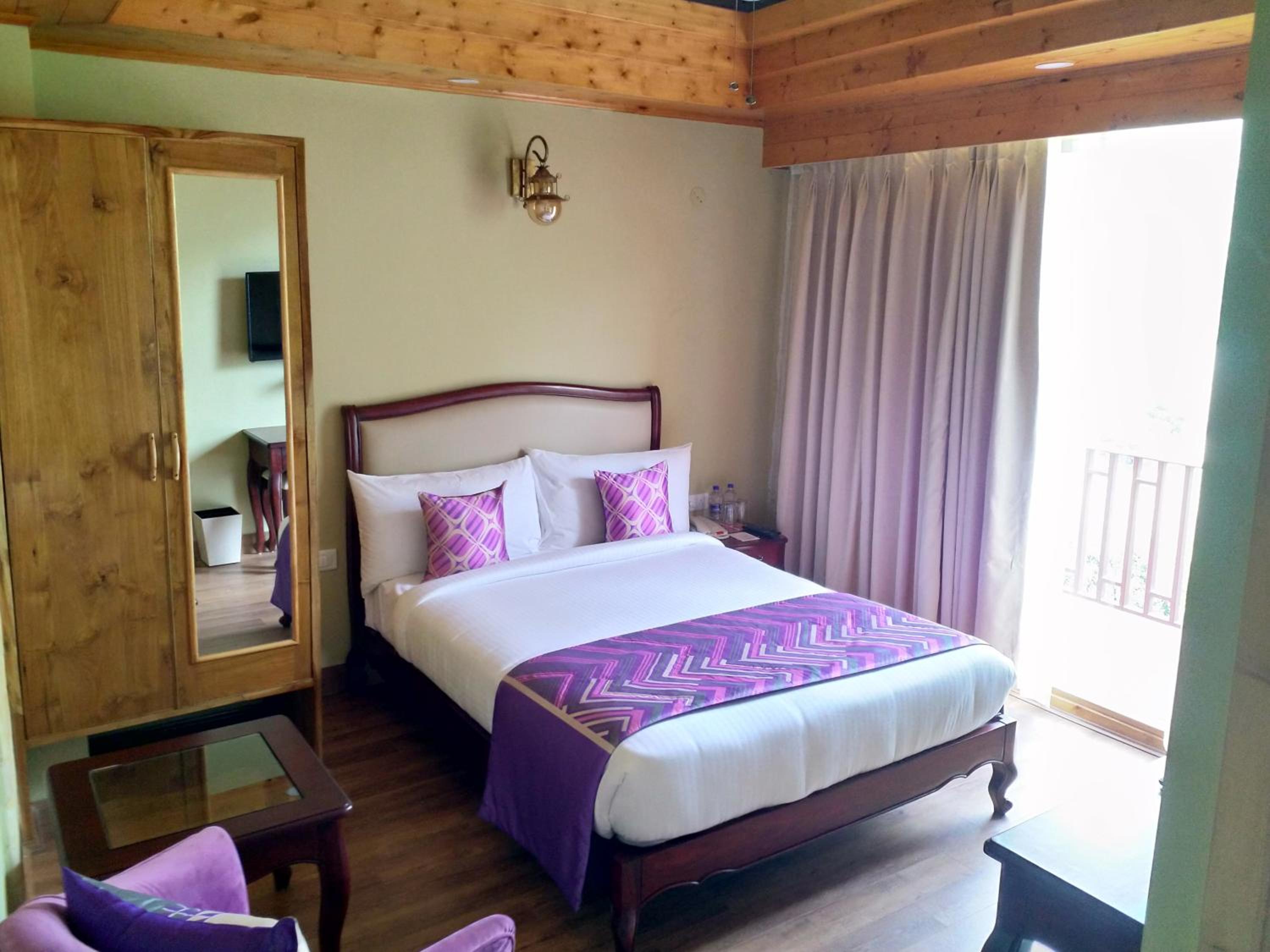 Deluxe Queen River View with Balcony - 10% Discount on Food & Beverages photo 1
