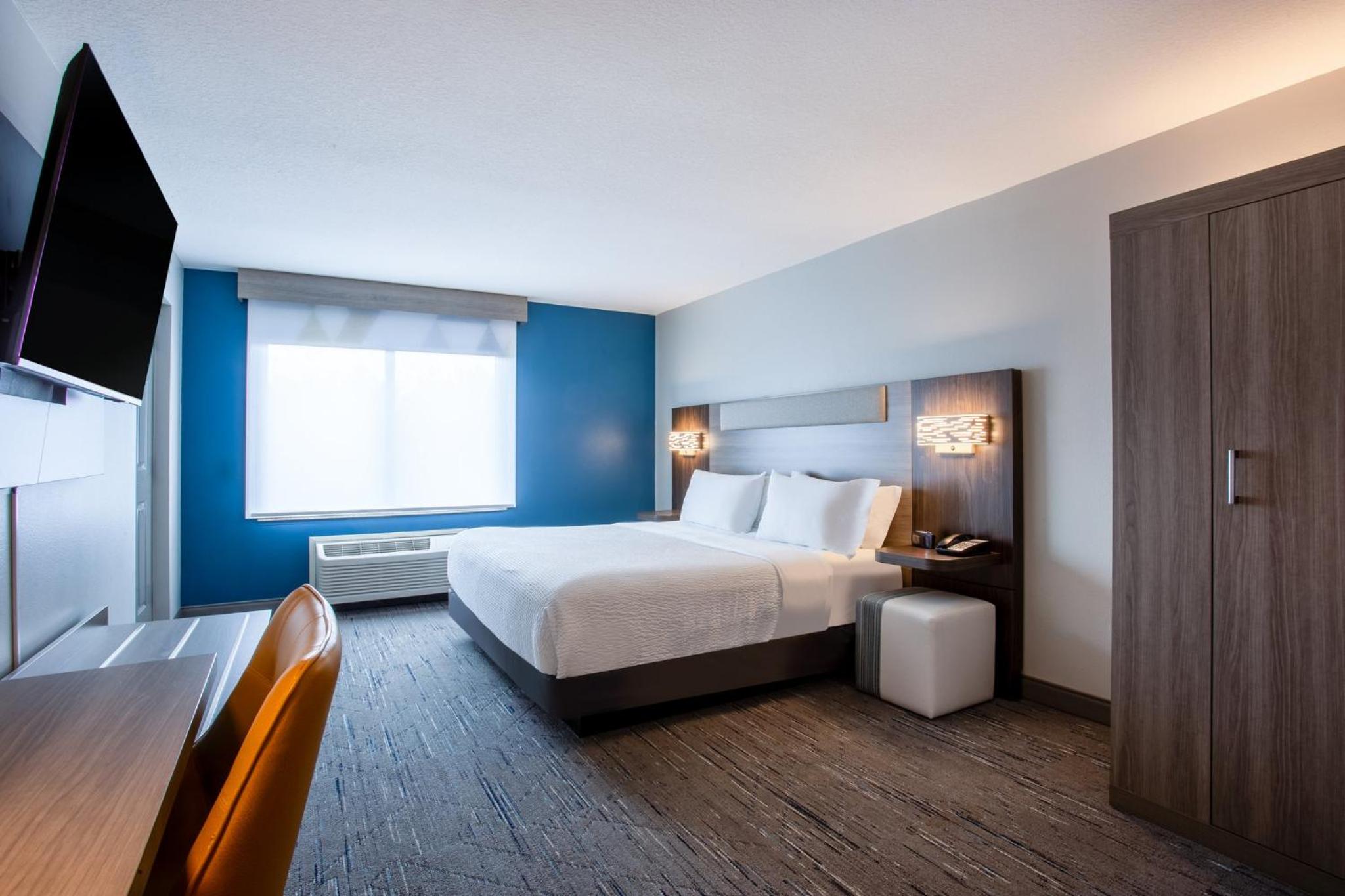King Room - Mobility Access/Hearing Accessible - Photo 3