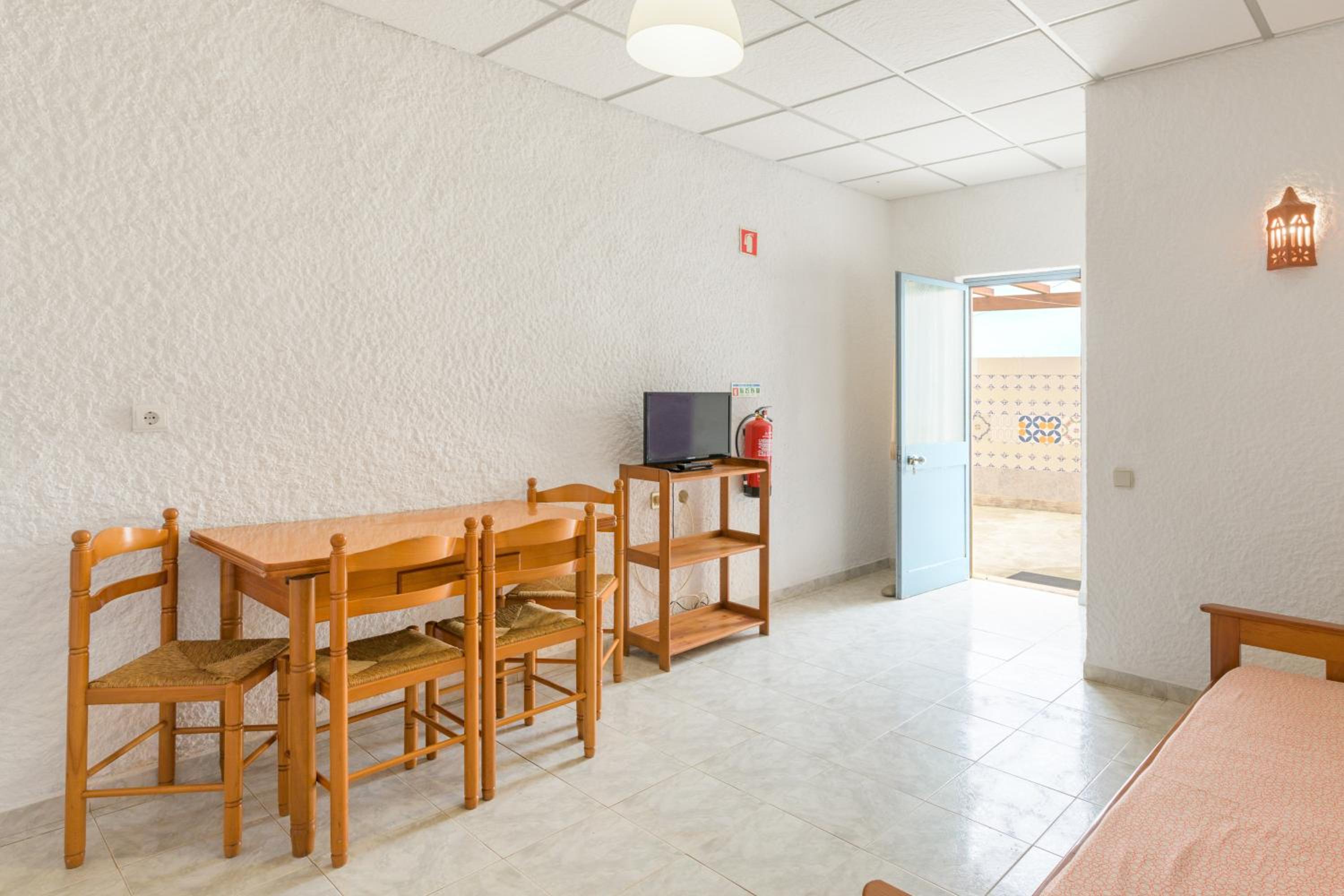Superior One-Bedroom Apartment
