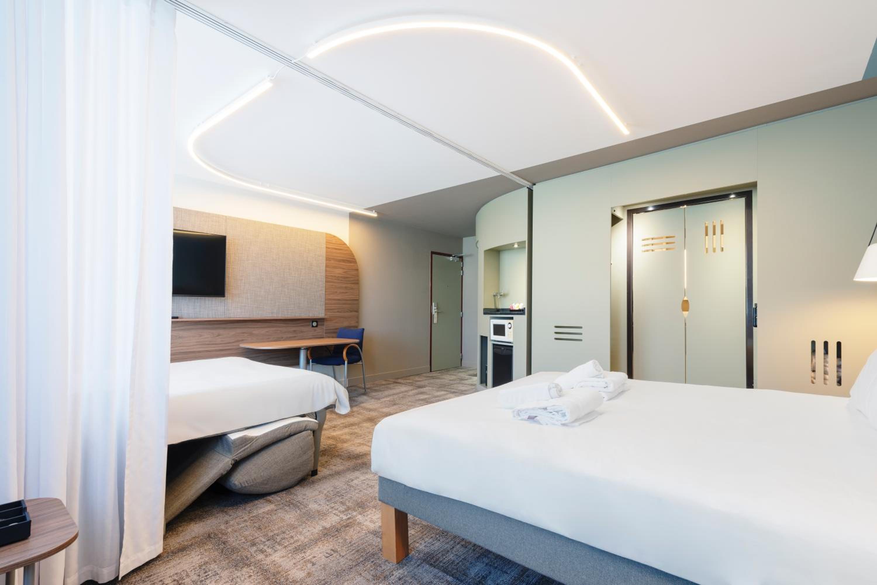 Superior Suite with 1 Double Bed and 1 Sofa Bed - Photo 7