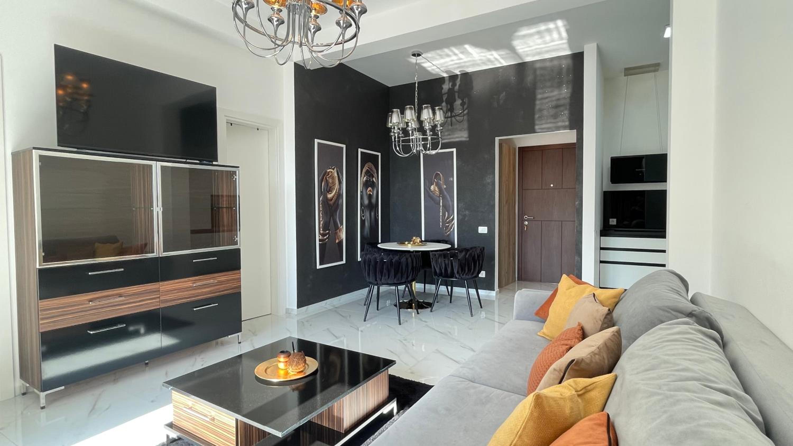 One-Bedroom Apartment with Balcony and Sea View photo 2