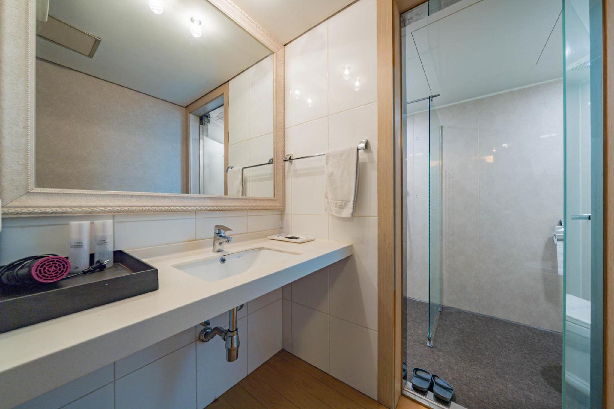 Large Double Room - Photo 26