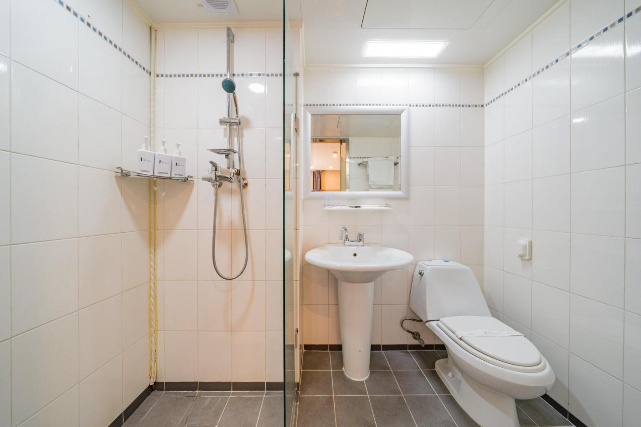 Double Room - Photo 9