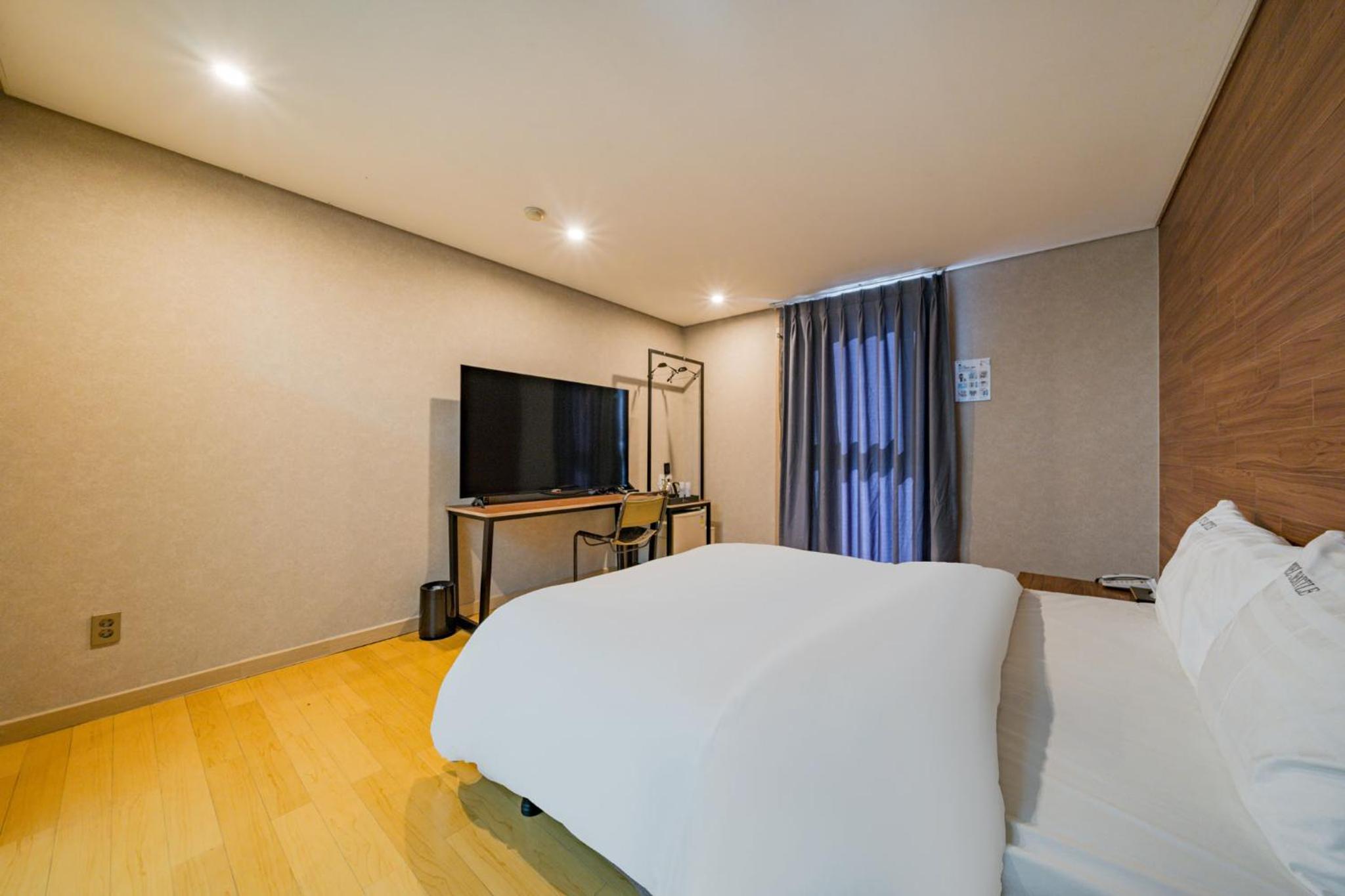 Double Room - Photo 29