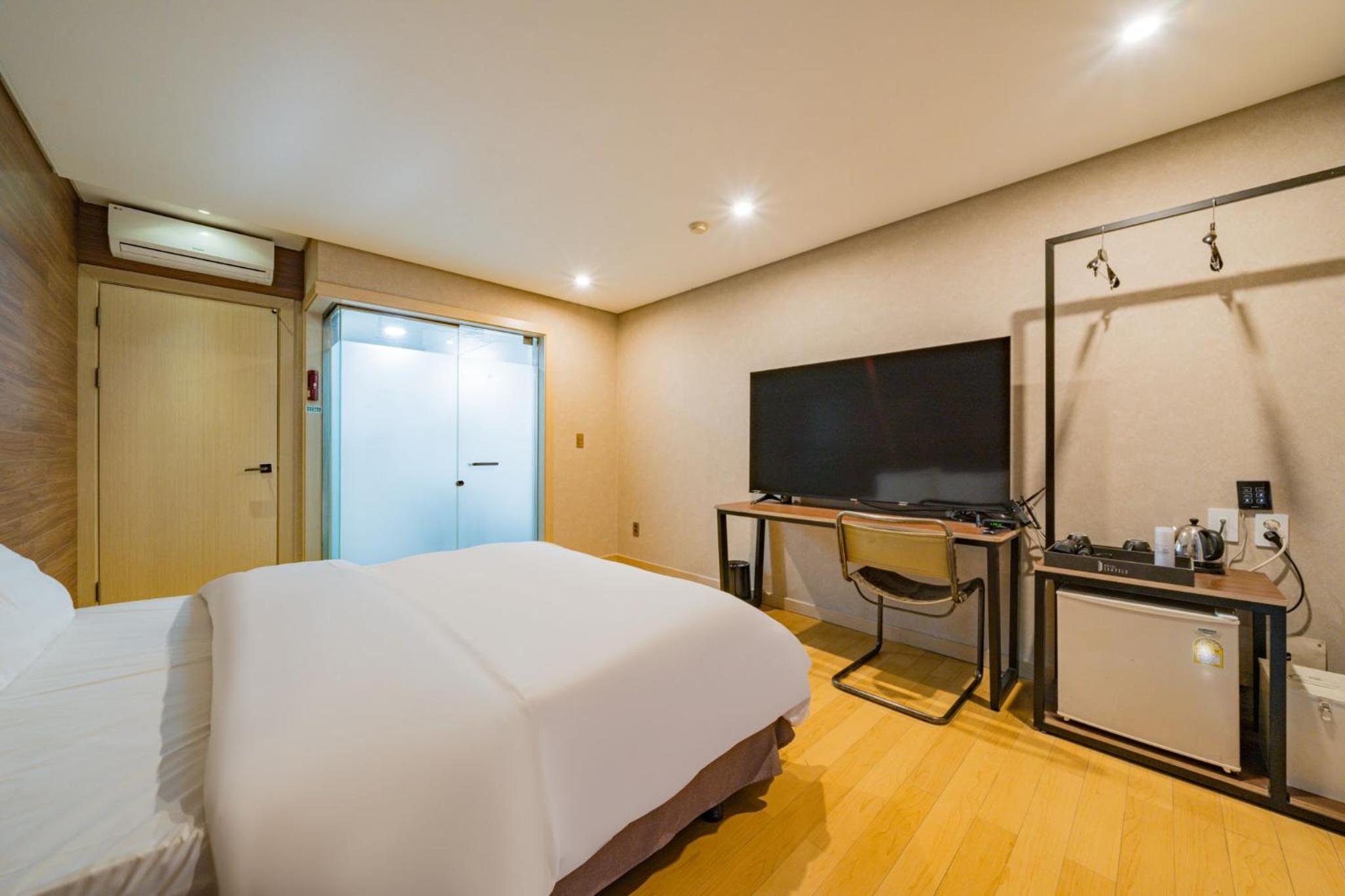 Double Room - Photo 3