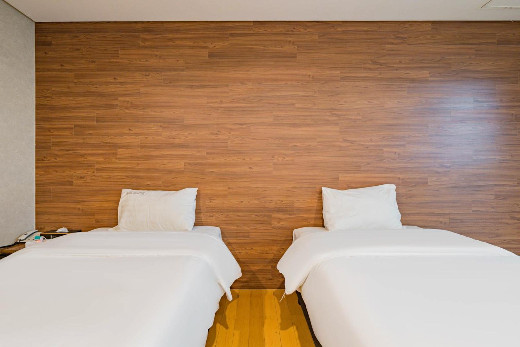 Deluxe Twin Room - Photo 9