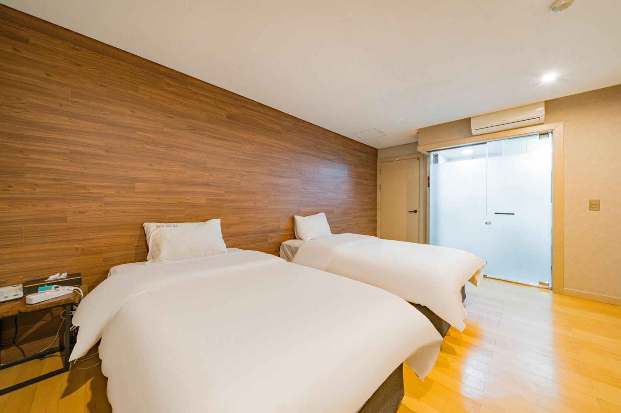 Deluxe Twin Room - Photo 10